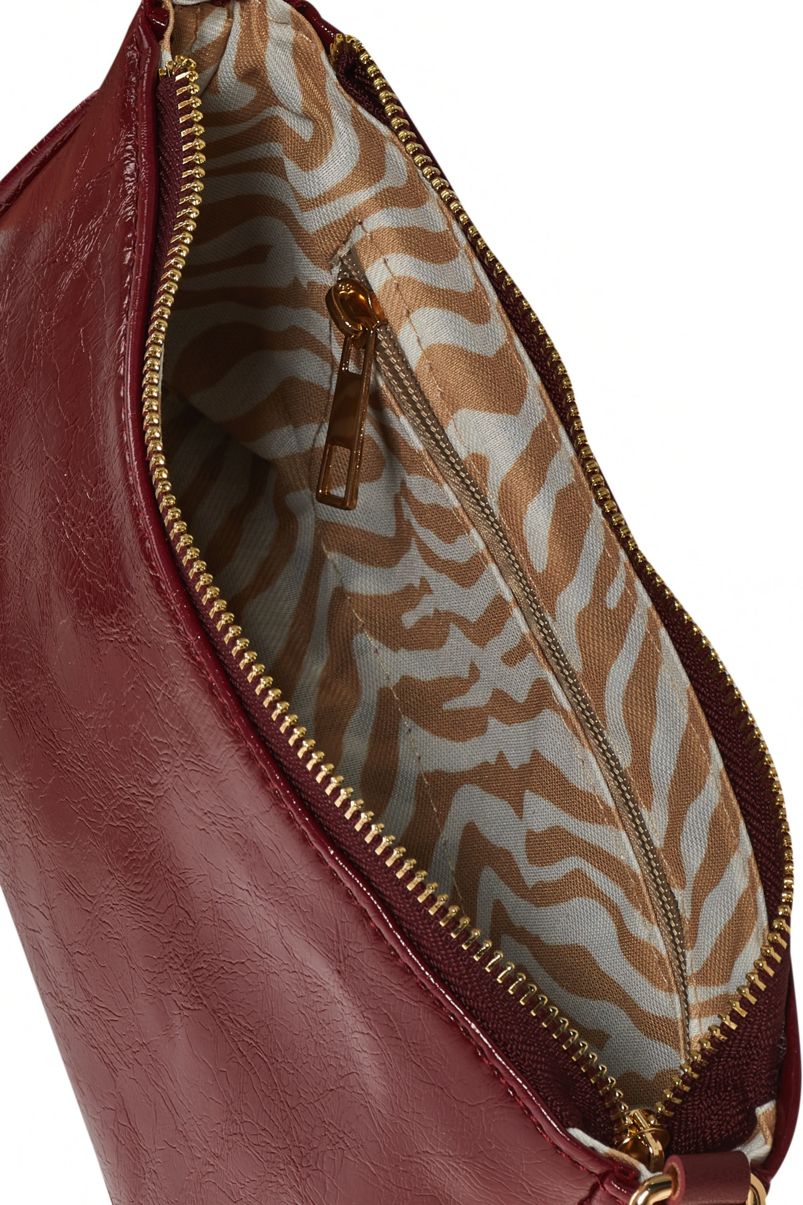 Parlak Deri Görünümlü Çanta