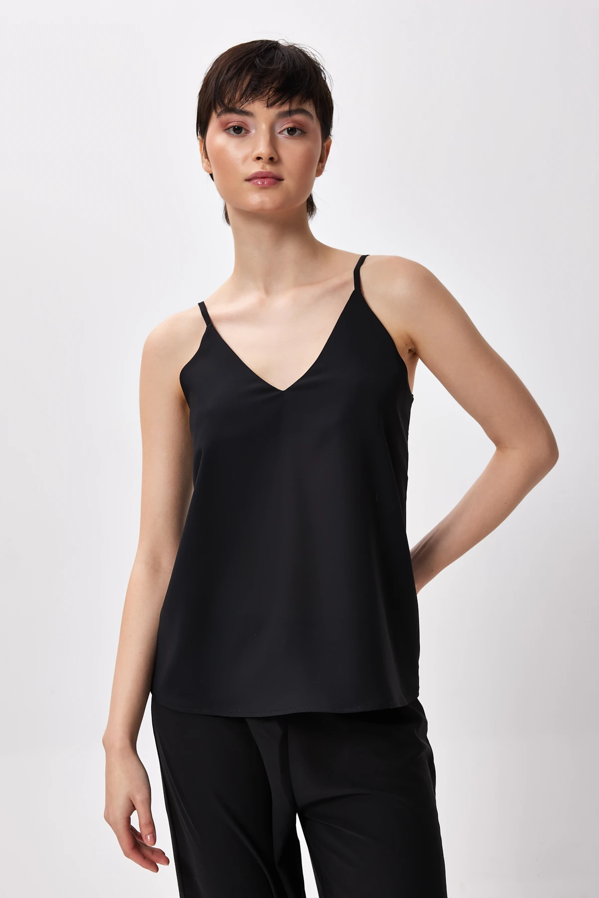 İnce Askılı V Yaka Bluz - Siyah