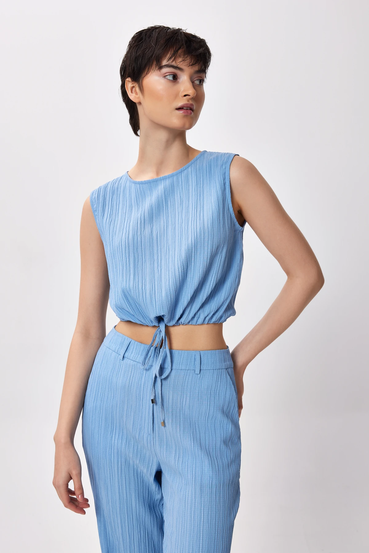 Büzgü Detaylı Kolsuz Crop Bluz - mavi