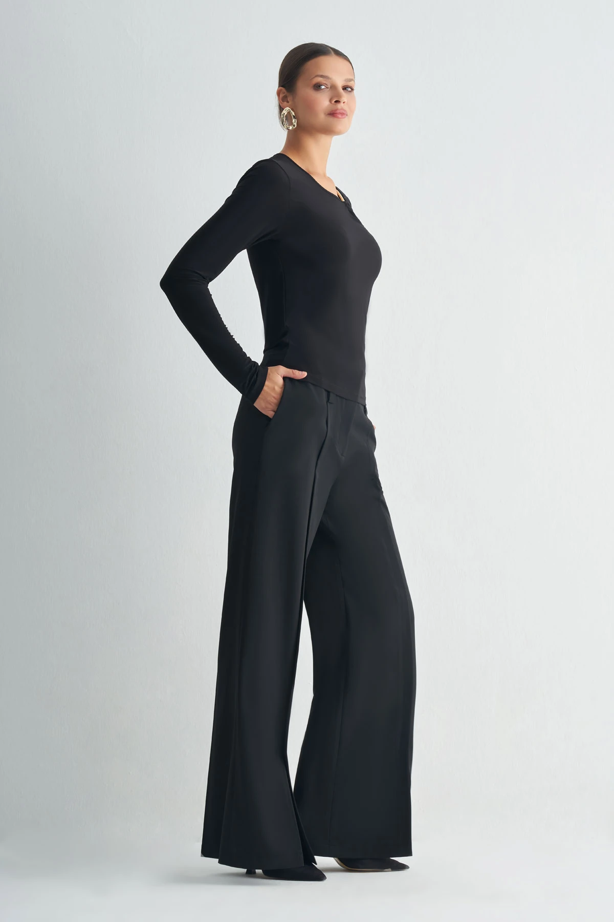 Aksesuar Detaylı Uzun Kollu Bluz - Siyah