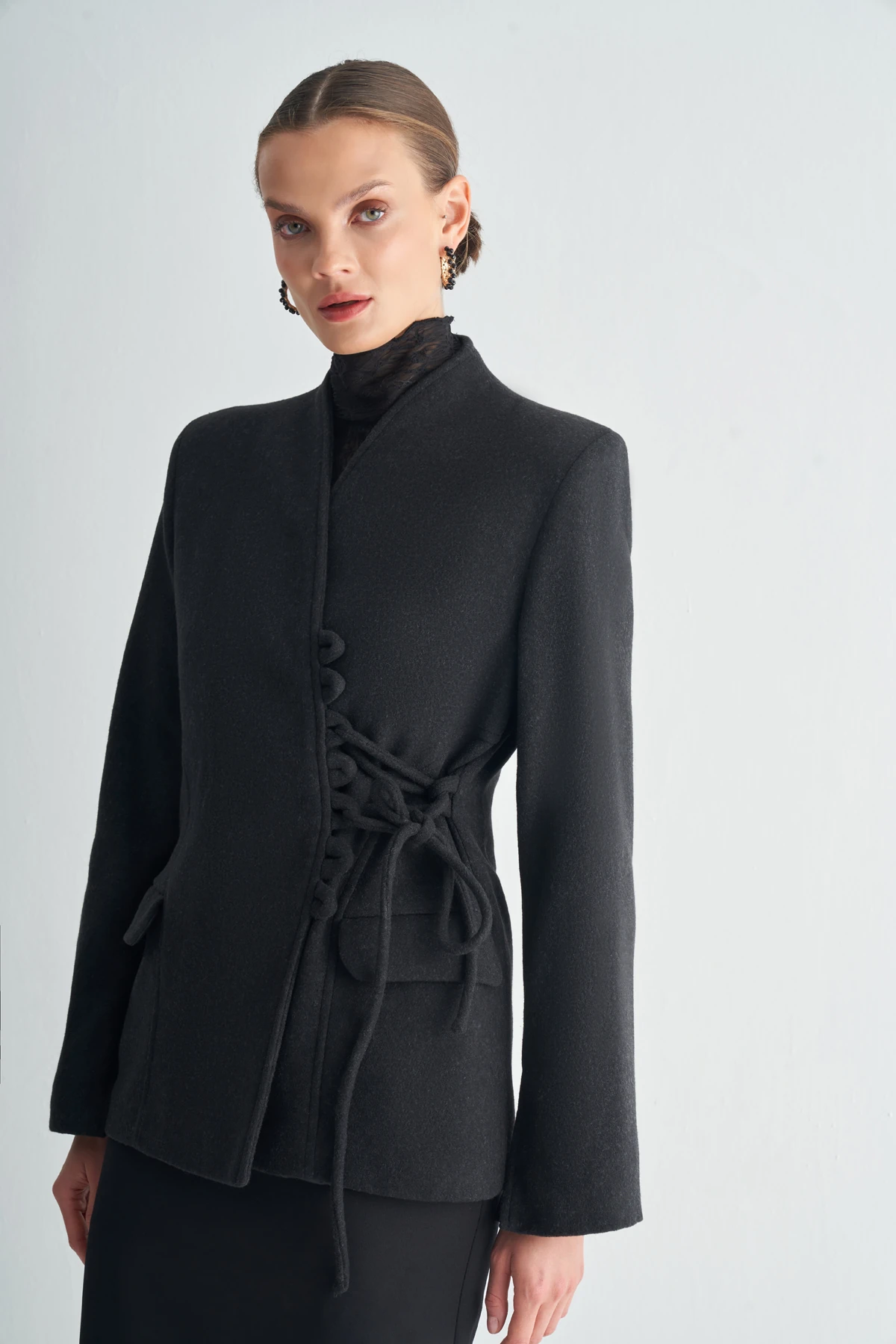 Bağcık Detaylı Kruvaze Yaka Uzun Kollu Şık Ceket