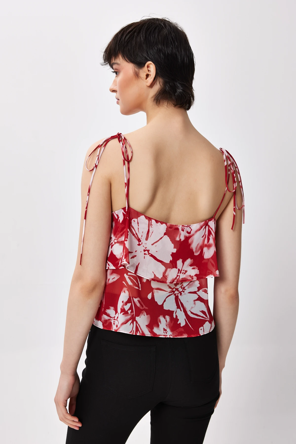 Çiçek Desenli Kat Detaylı Askılı Bluz - coral