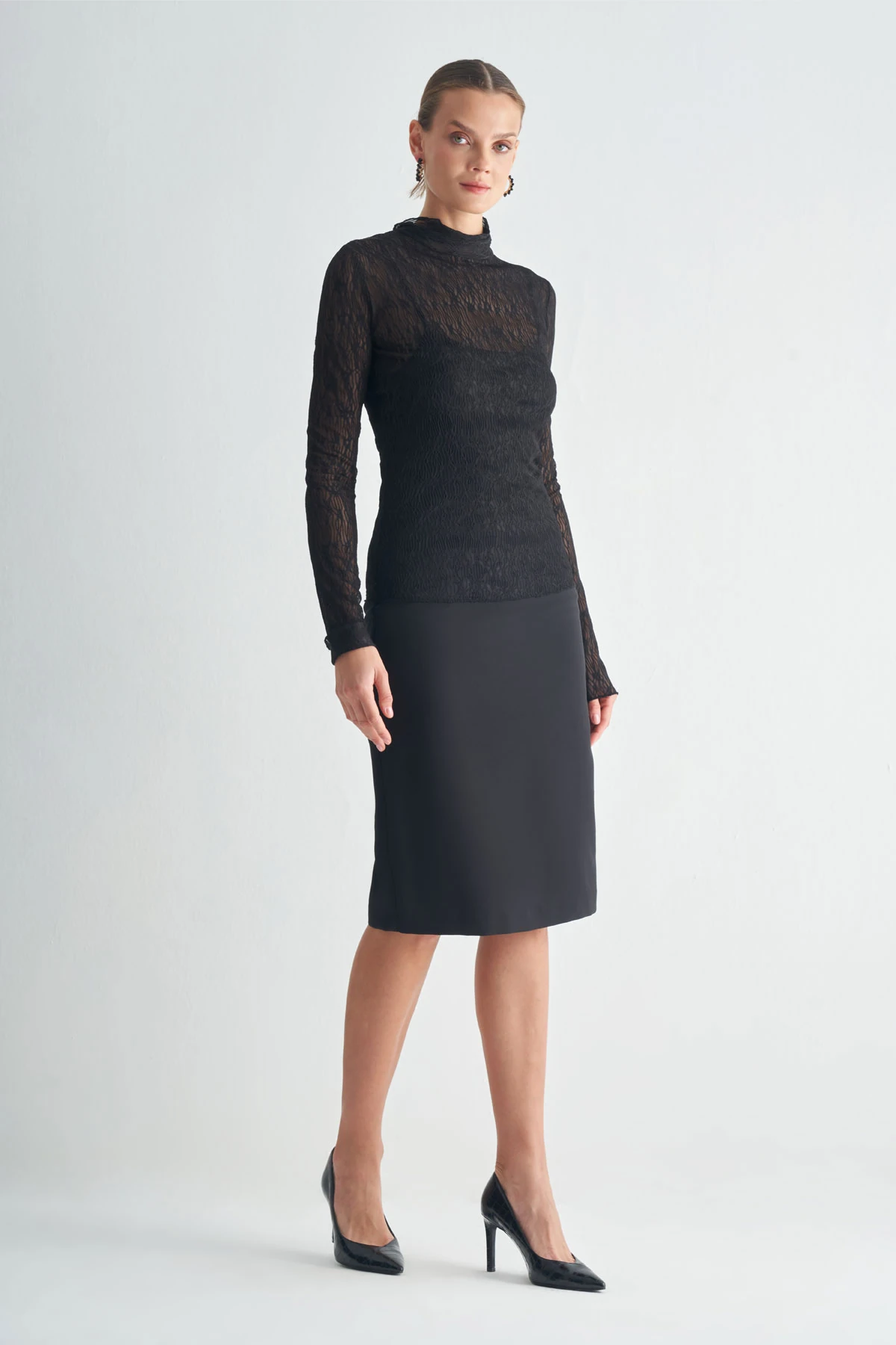 Dantel Dokulu Uzun Kollu Yarı Transparan Bluz