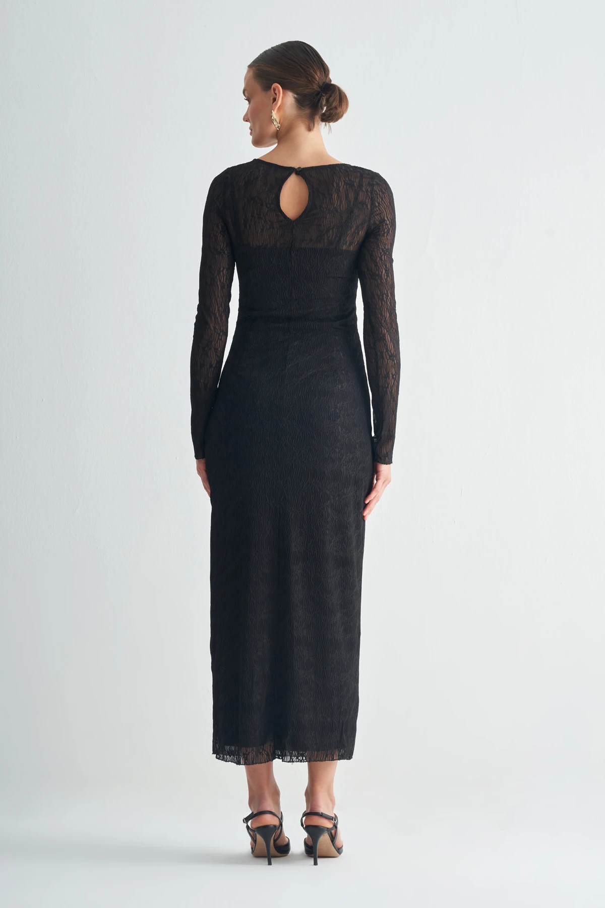 Dantel Dokulu Astarlı Uzun Kollu Midi Boy Kadın Elbise