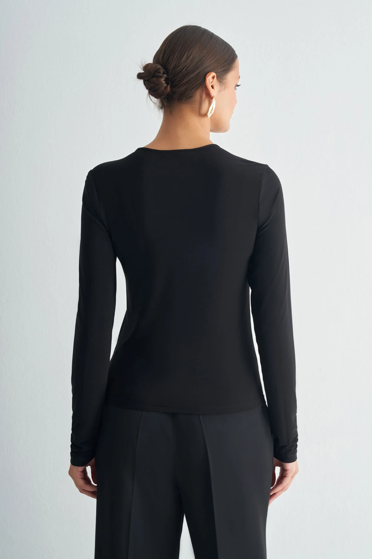 Aksesuar Detaylı Uzun Kollu Bluz - Siyah