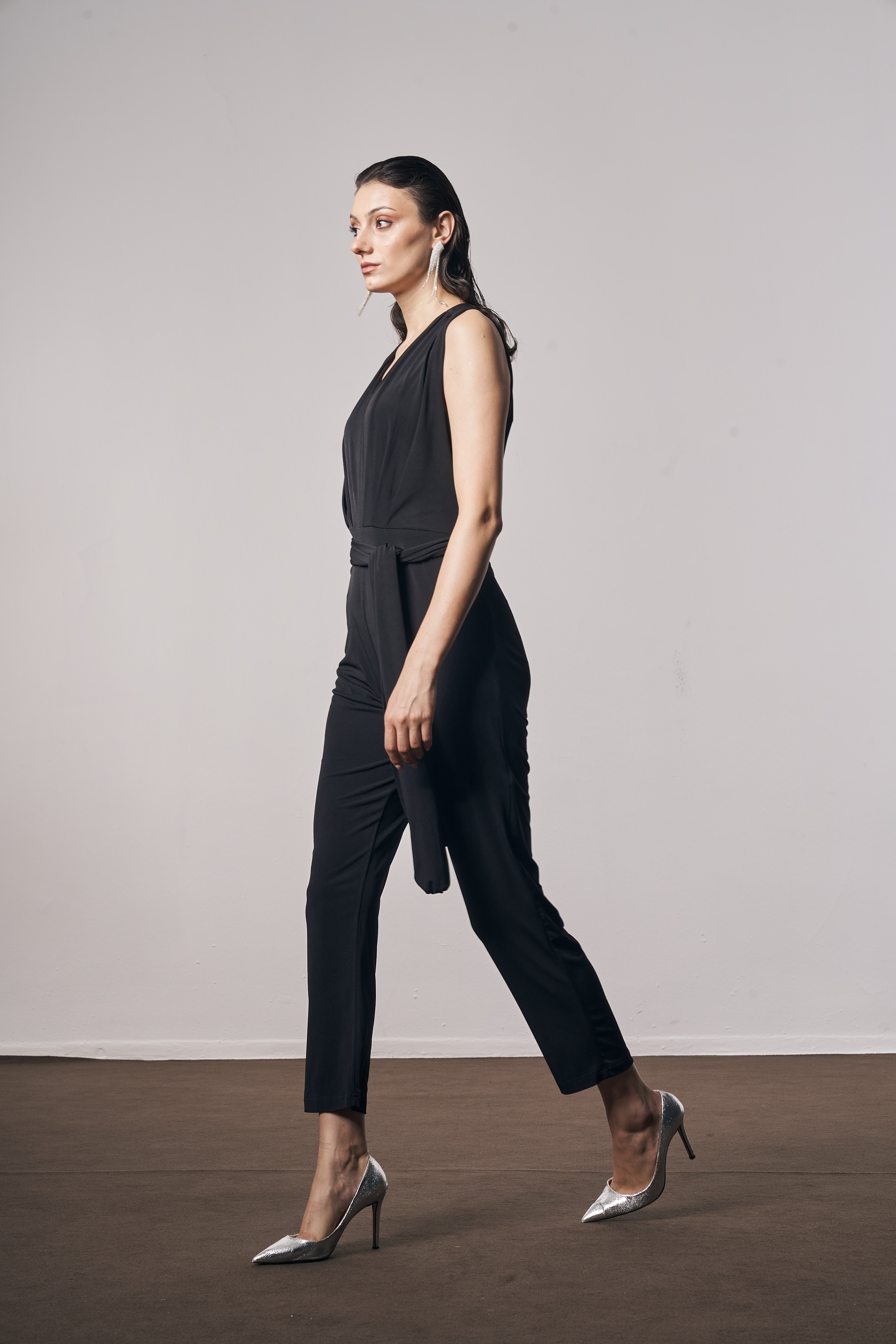 Kuşak Detaylı V Yaka Şık Tulum