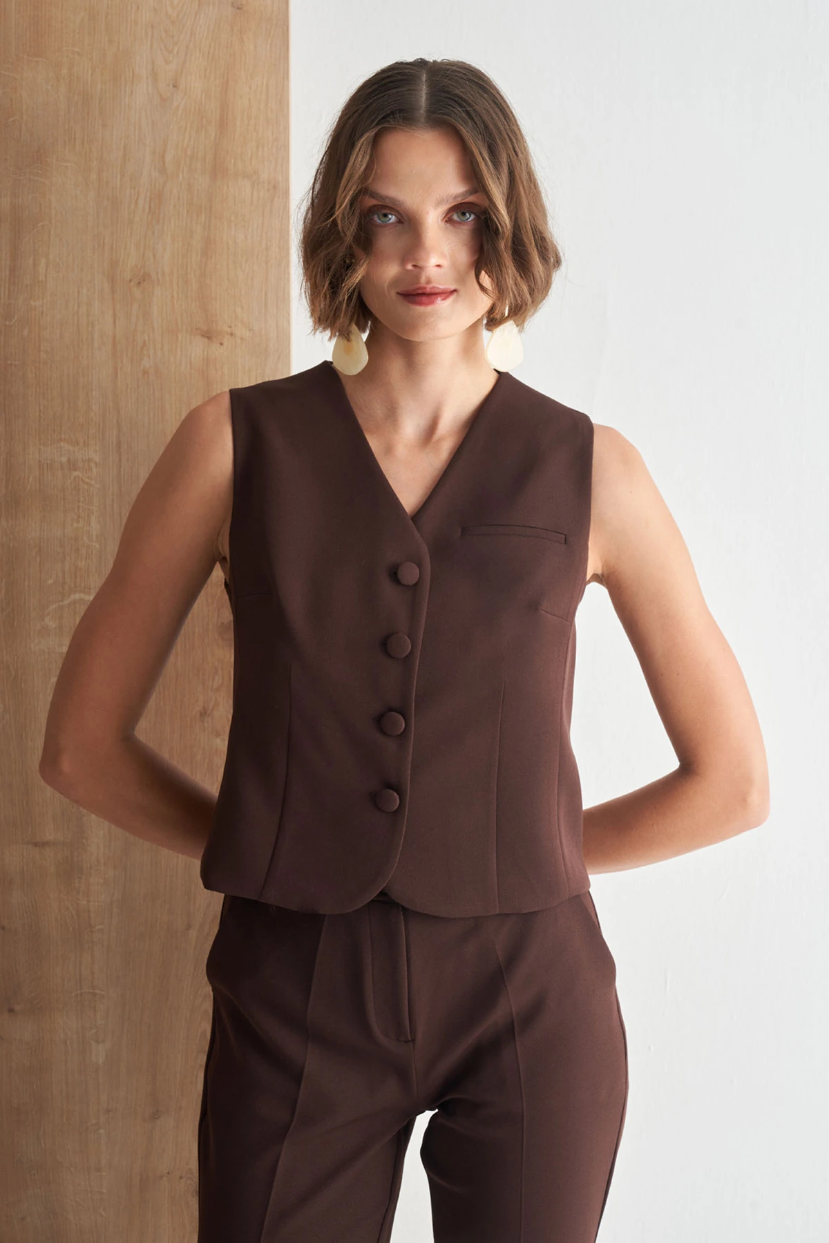 Düğmeli Klasik Yelek – Şık Takım Yeleği - kahve