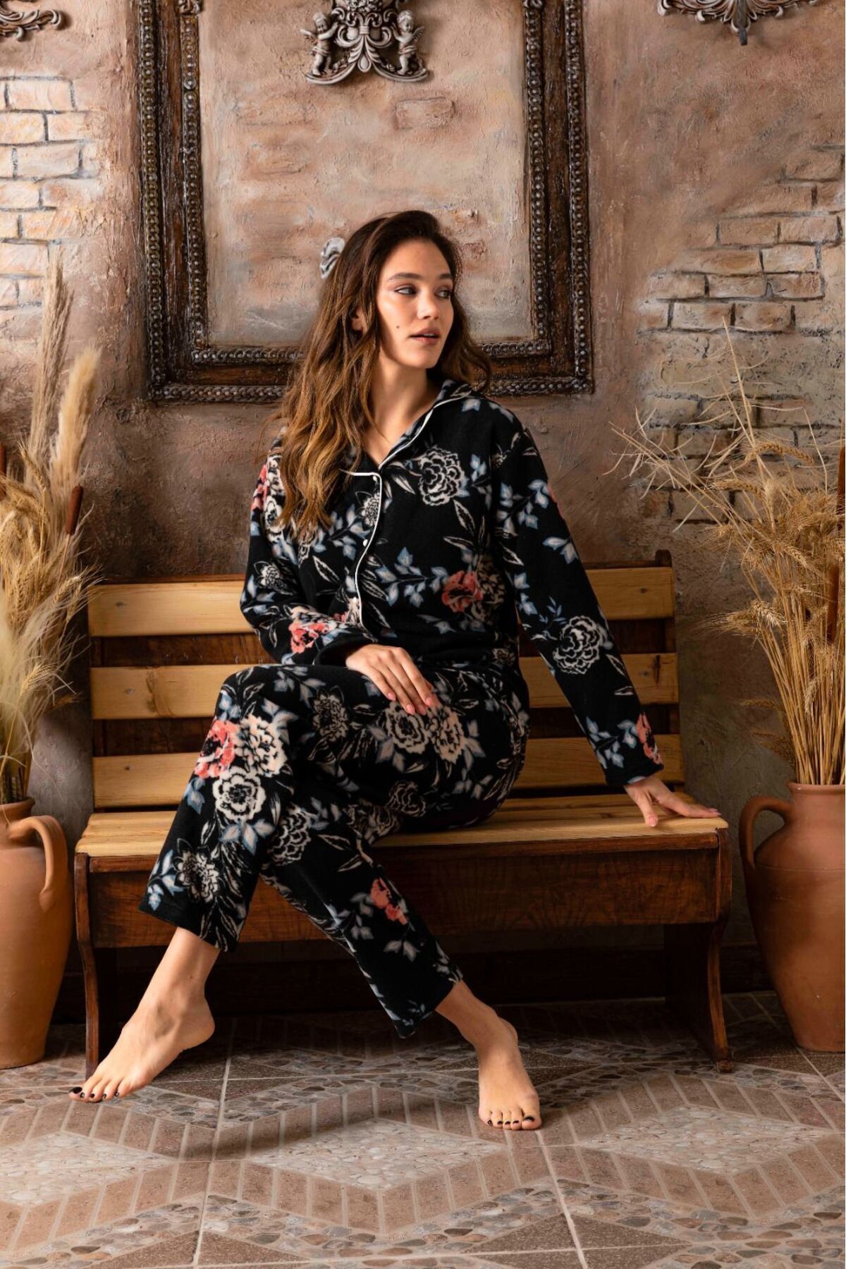 Bayan Siyah Çiçekli Gömlek Peluş Pijama Takımı