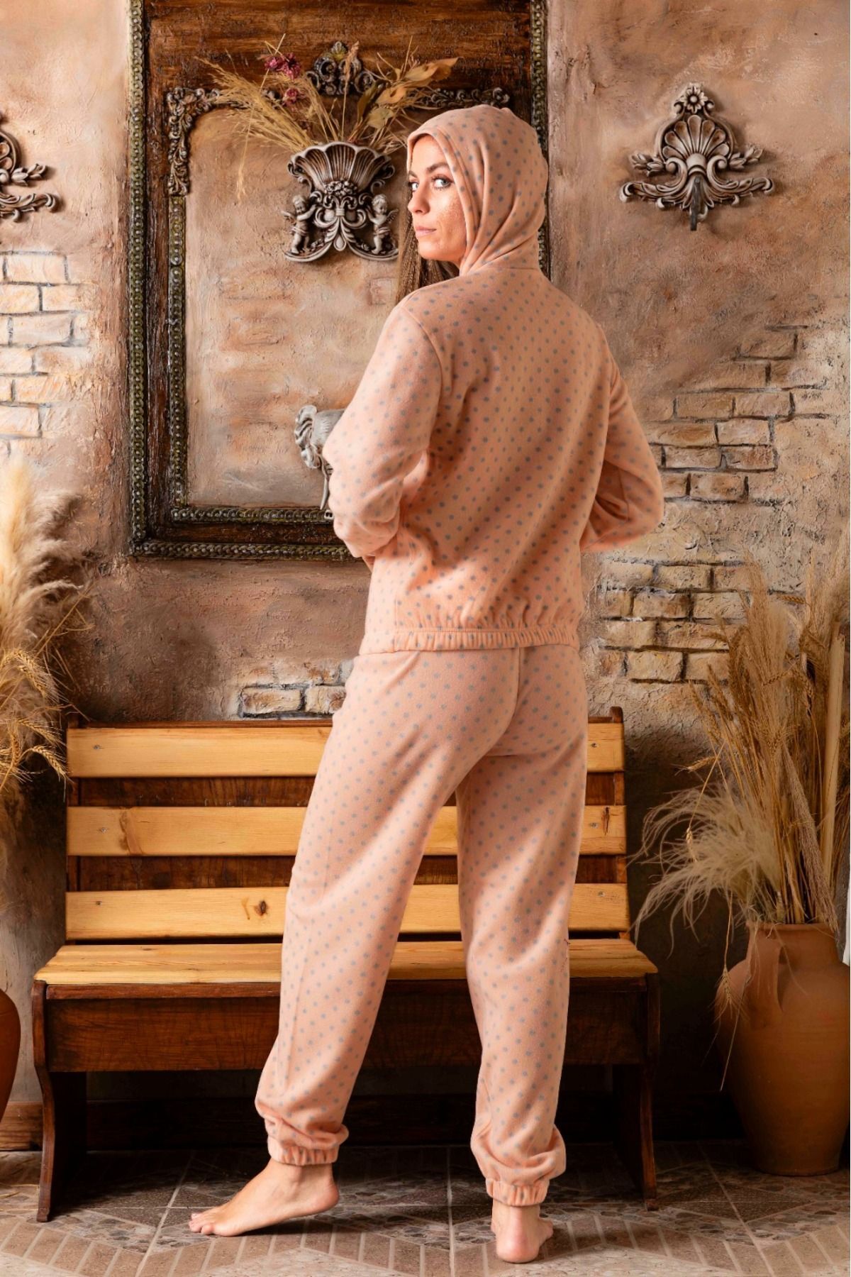 Kadın Toz Pembe Kapşonlu Benekli Polar Pijama Takımı