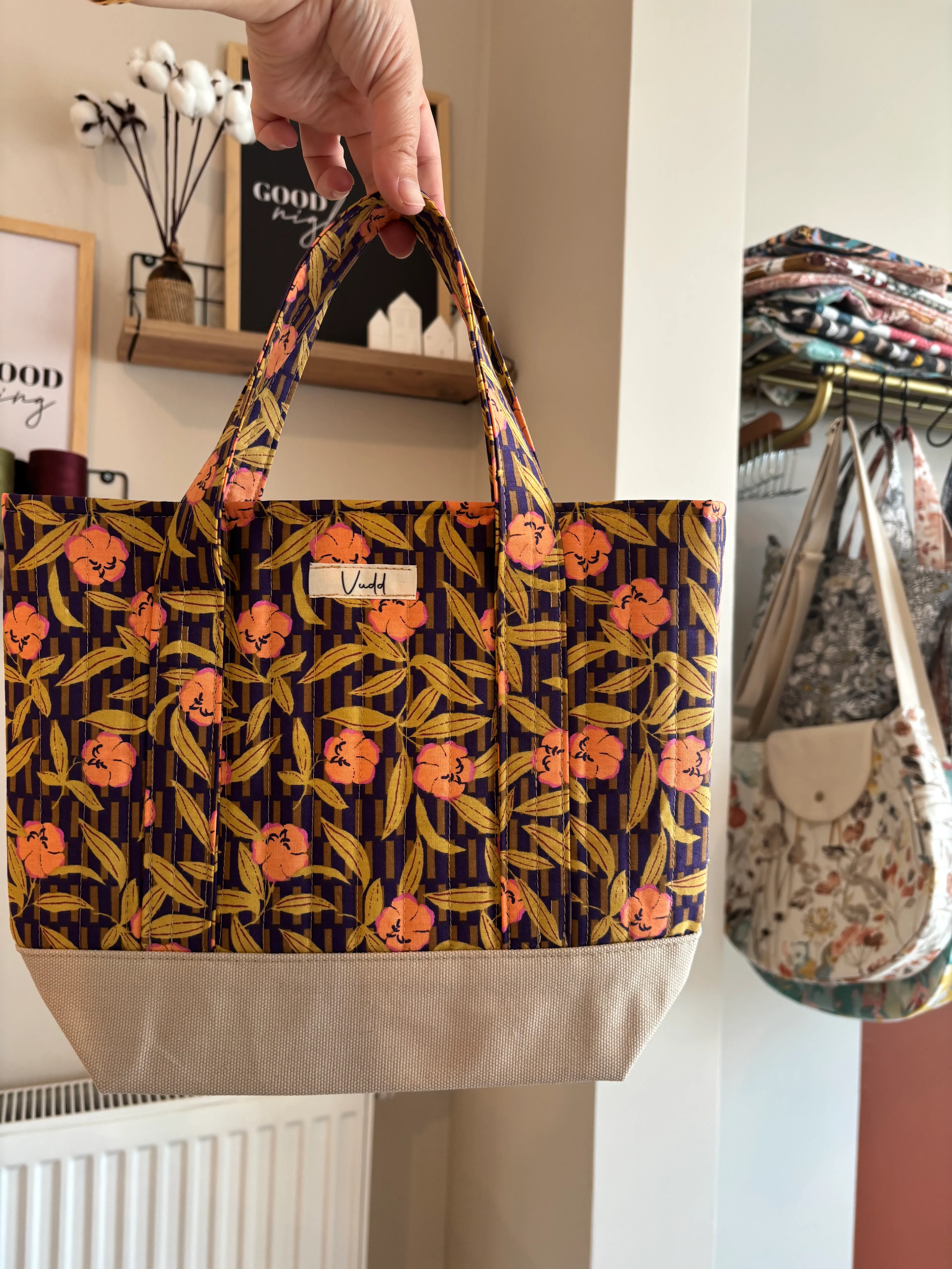 kapitone çiçekli el çantası