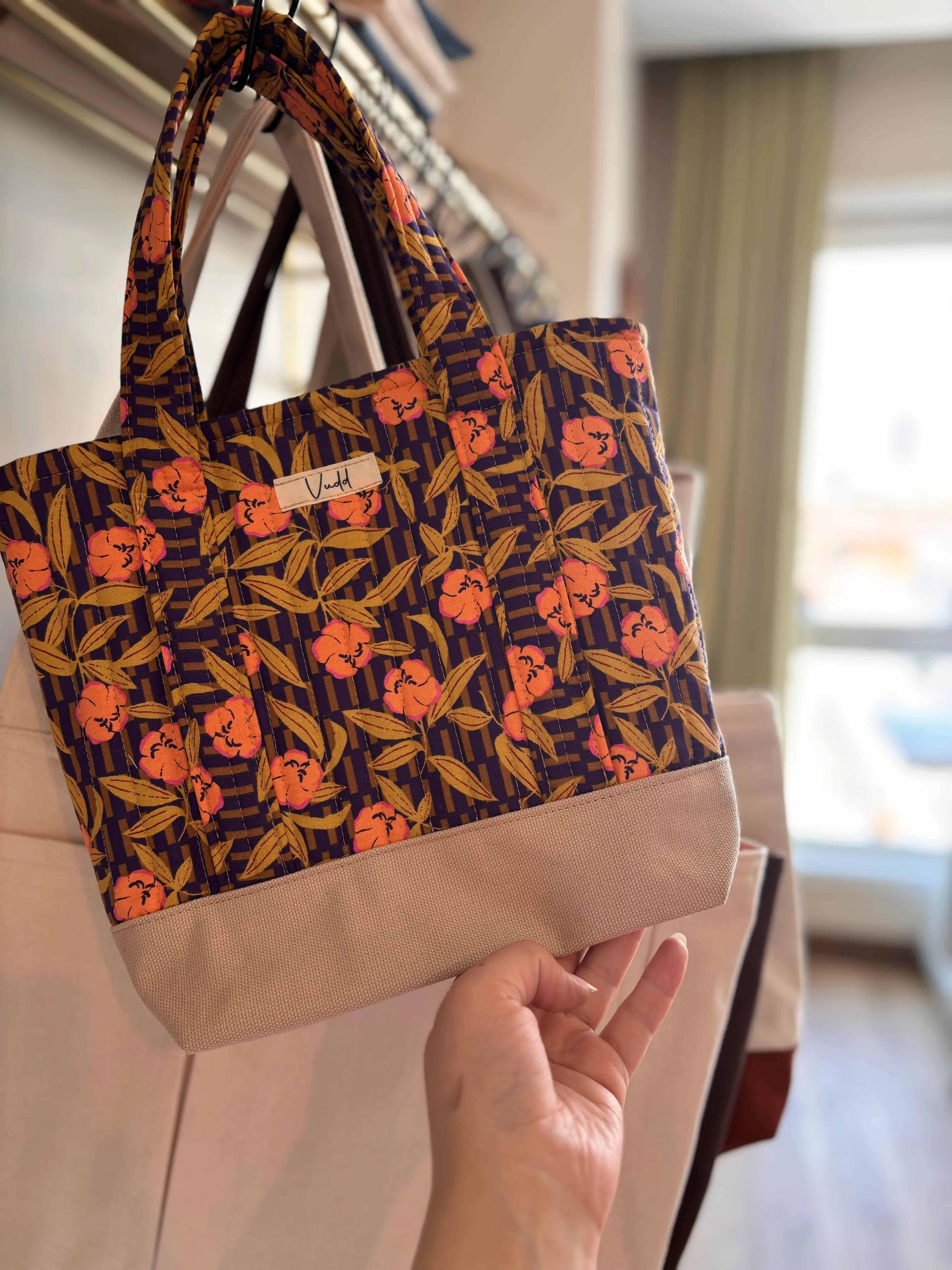 kapitone çiçekli el çantası