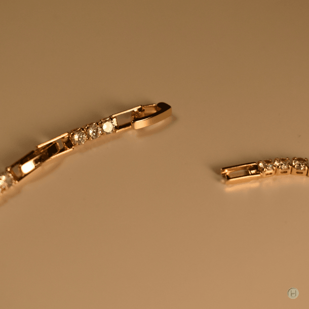 BÜYÜK KARE KESİM ZİRKON TAŞLI SU YOLU GOLD BİLEKLİK