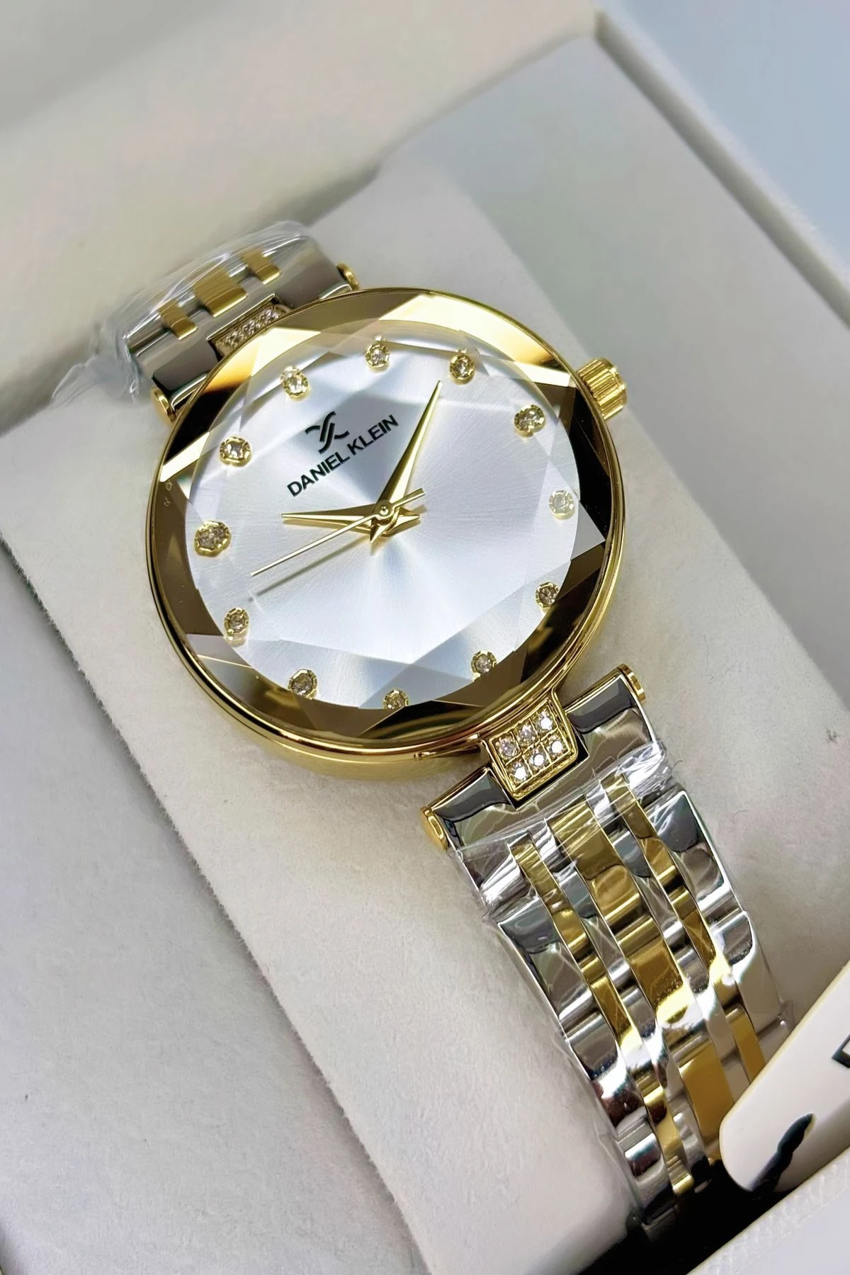 Çelik Kordon Kadın Kol Saati+ Bileklik