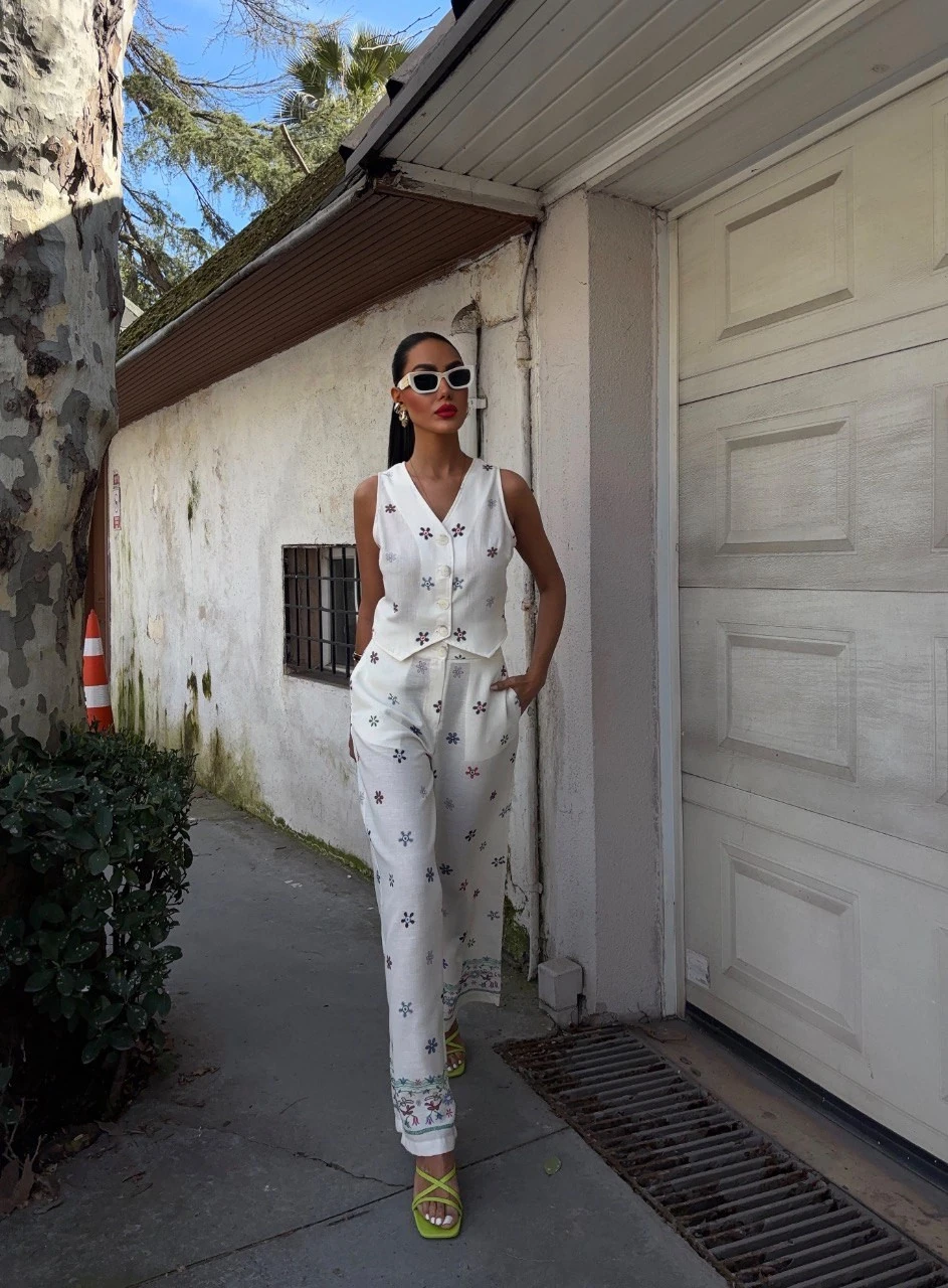 Desenli Detaylı Yumuşak Keten Takım % 100 Pamuk