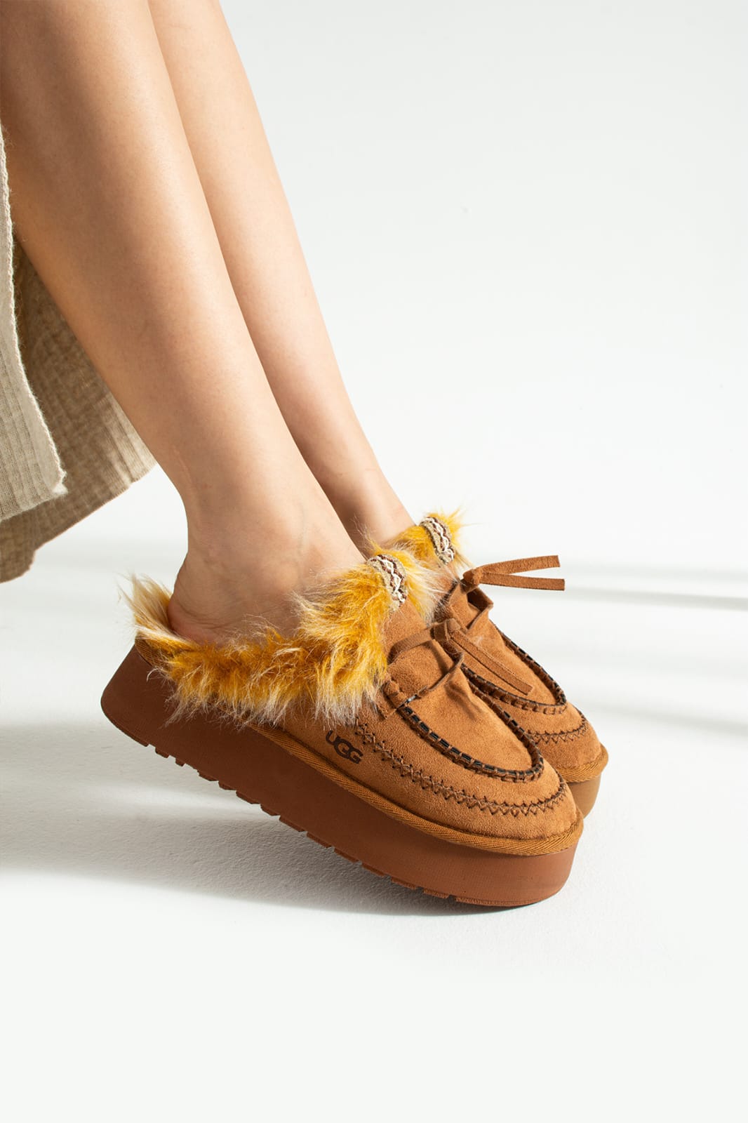 İthal Ugg Tüylü Tabanlı Terlik 