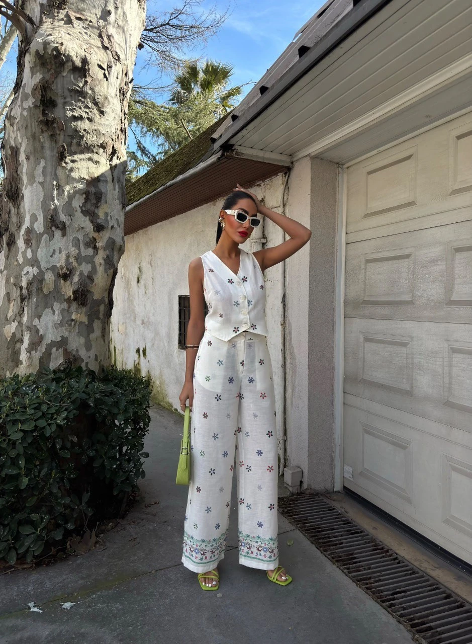 Desenli Detaylı Yumuşak Keten Takım % 100 Pamuk