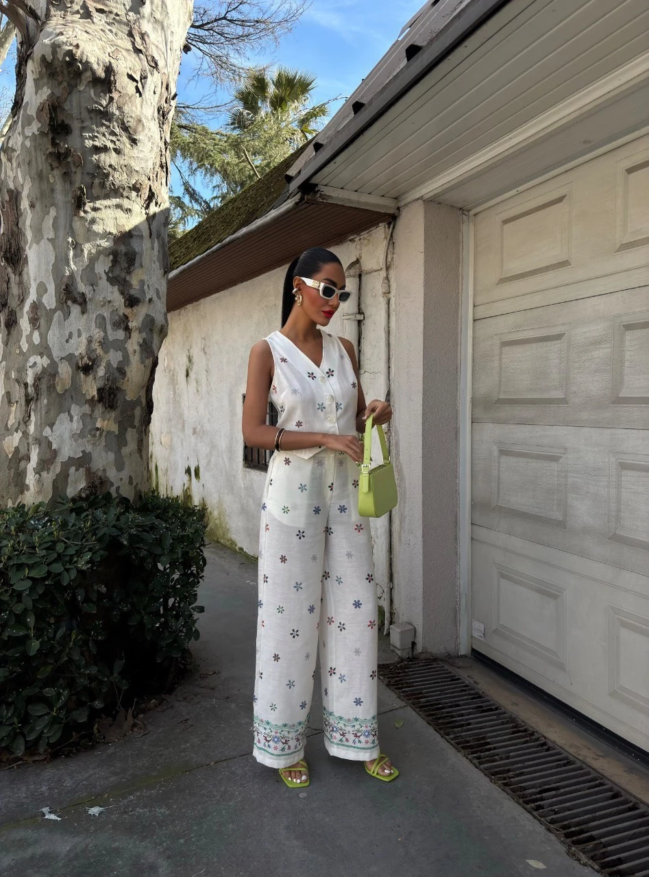 Desenli Detaylı Yumuşak Keten Takım % 100 Pamuk