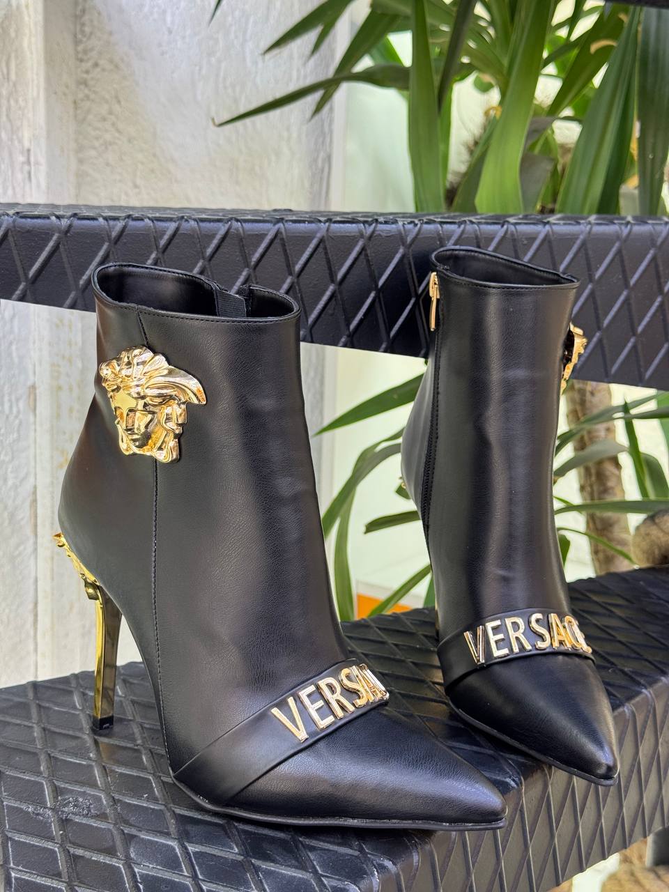 İthal Versace Tokalı Bantlı Topuklu Bot