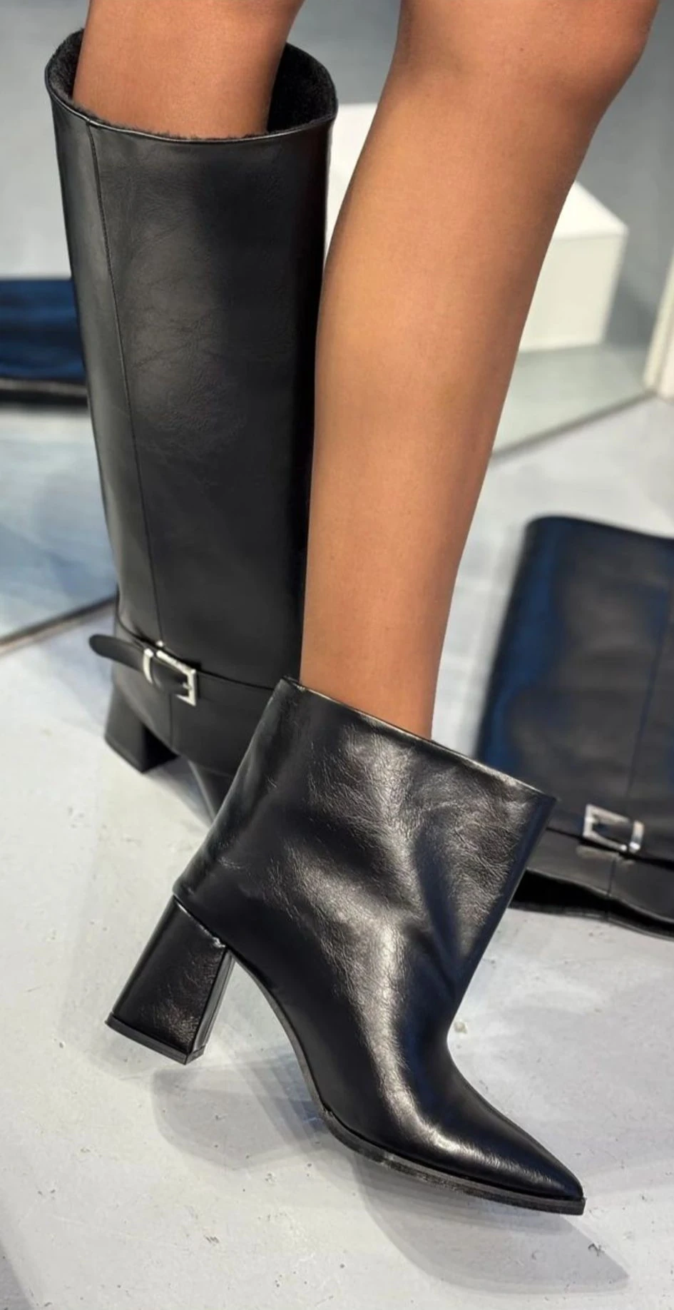 Tozluk Detaylı Tokalı Tak-Çıkar Aparatlı Topuklu Çizme Bot 