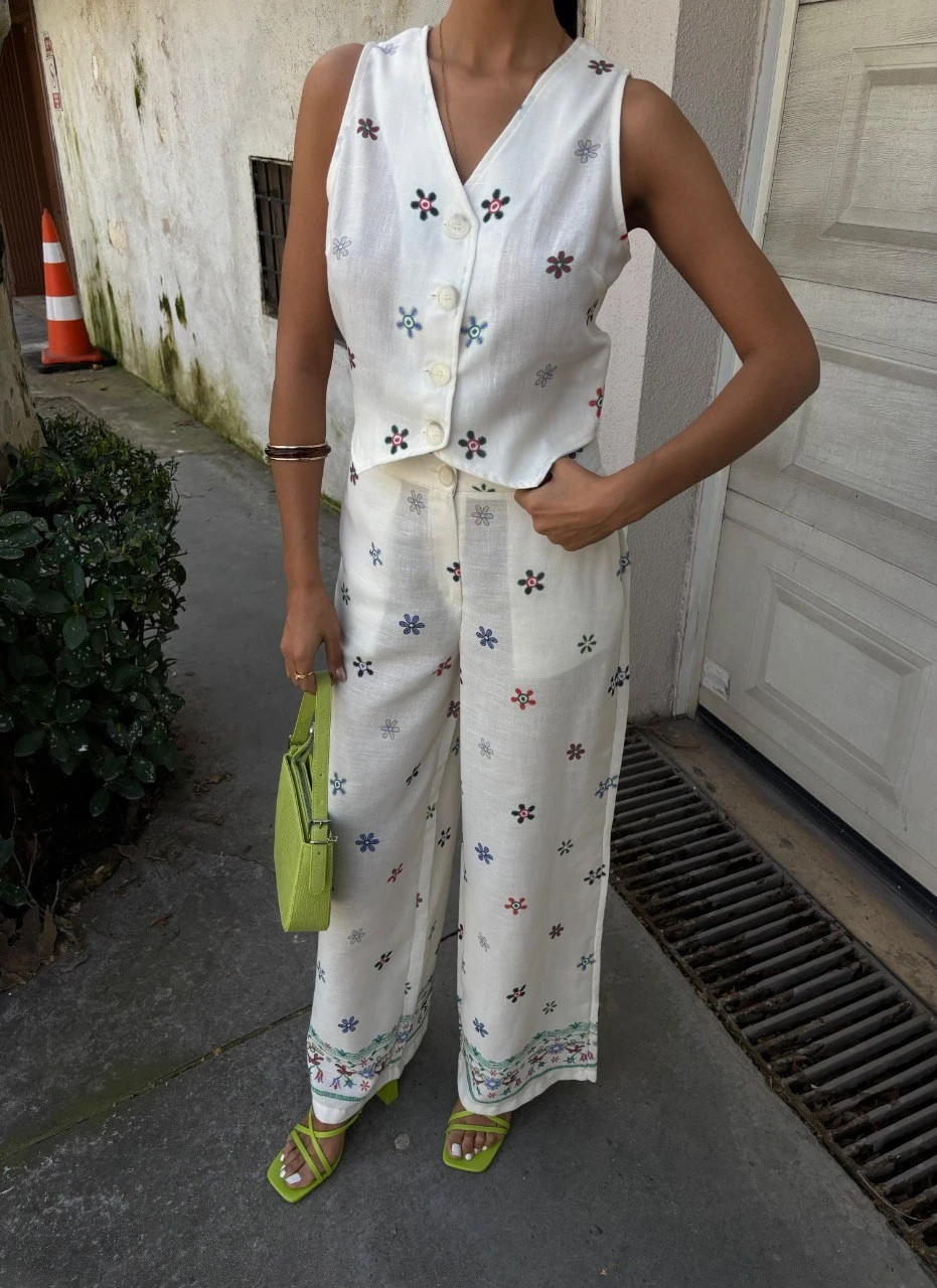 Desenli Detaylı Yumuşak Keten Takım % 100 Pamuk