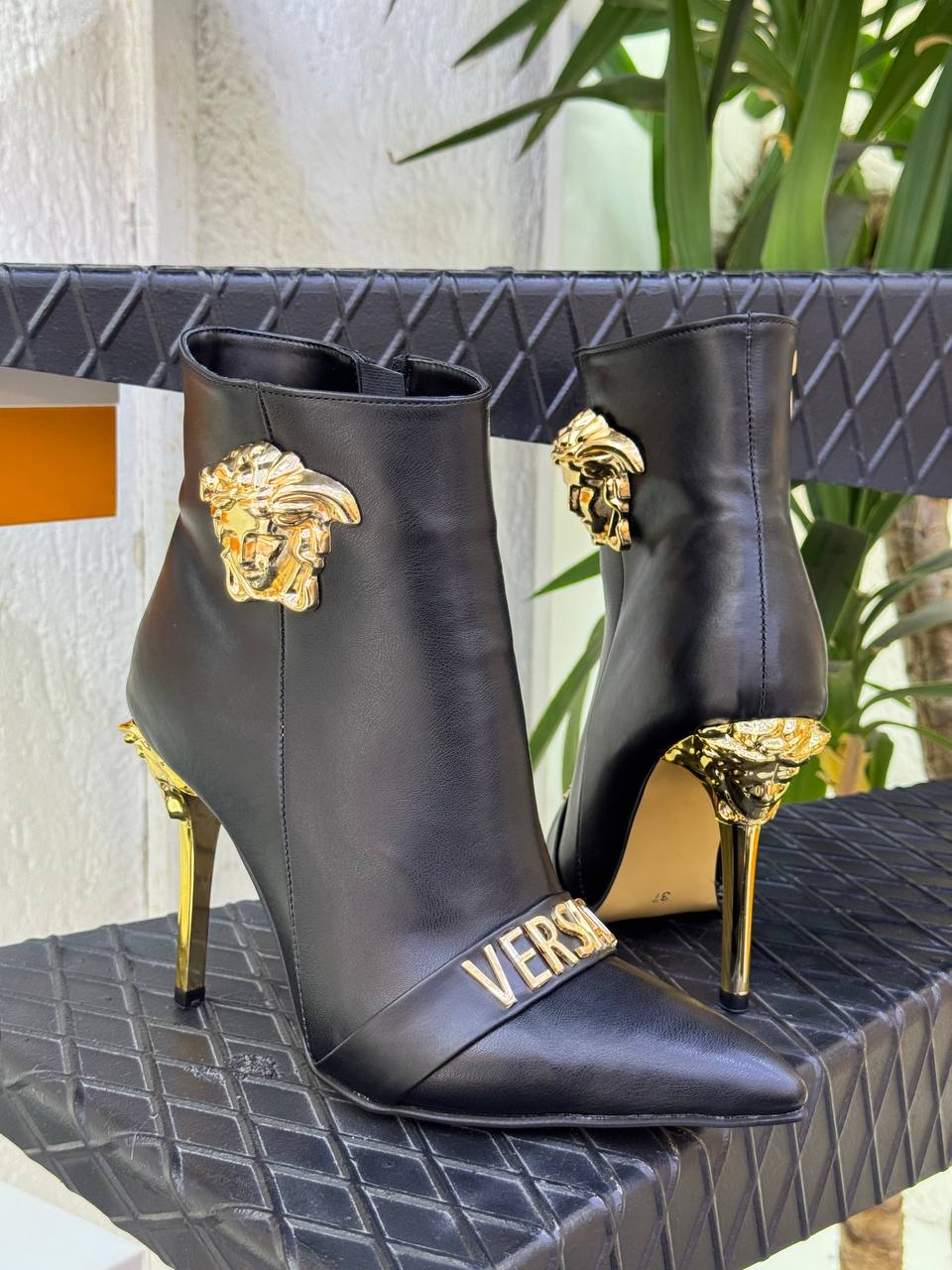 İthal Versace Tokalı Bantlı Topuklu Bot