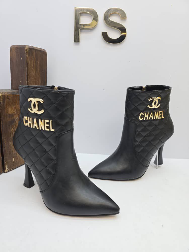 İthal Channel Siyah Deri Topuklu Bot