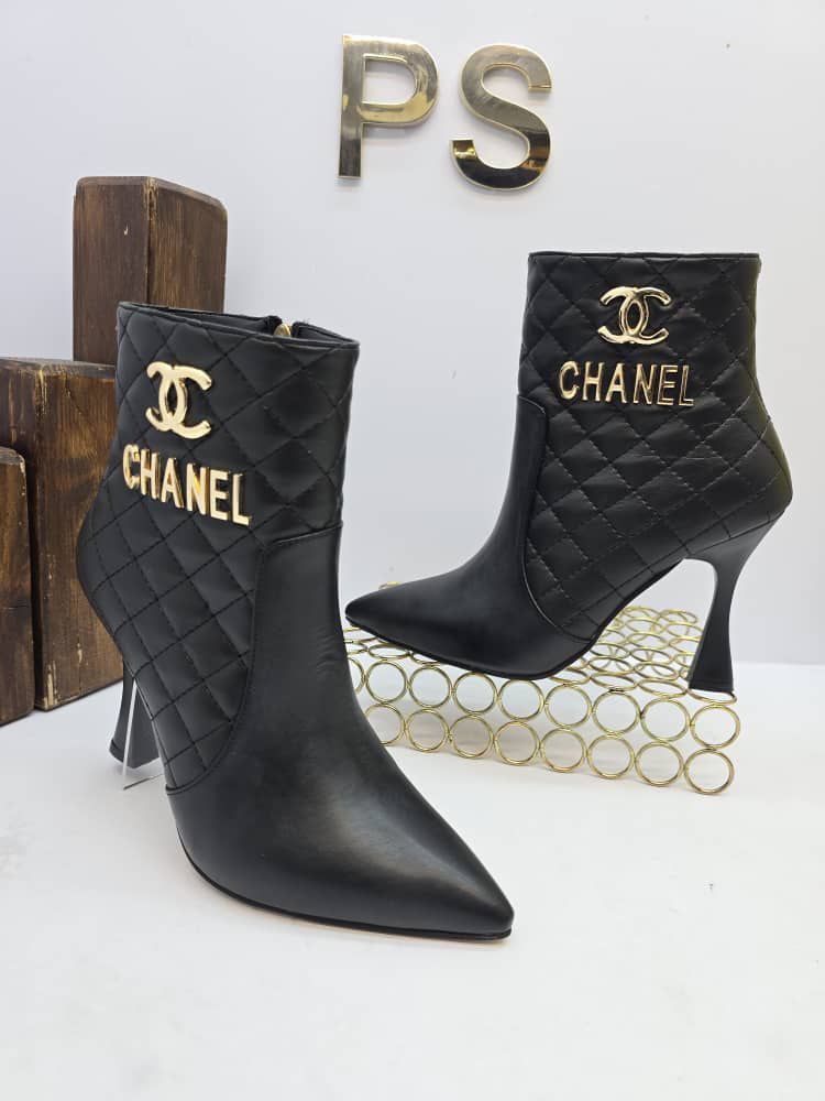 İthal Channel Siyah Deri Topuklu Bot