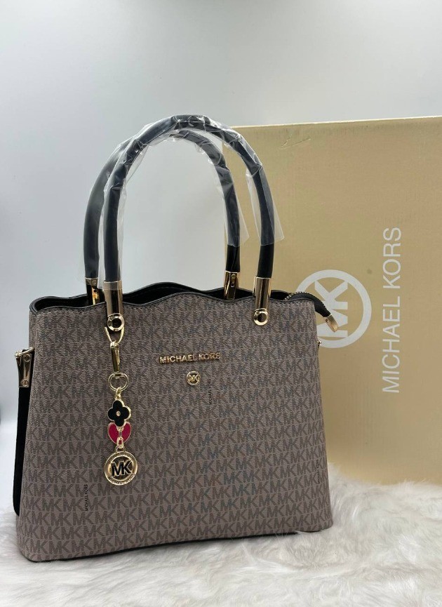 Michael Kors MK baskılı çanta
