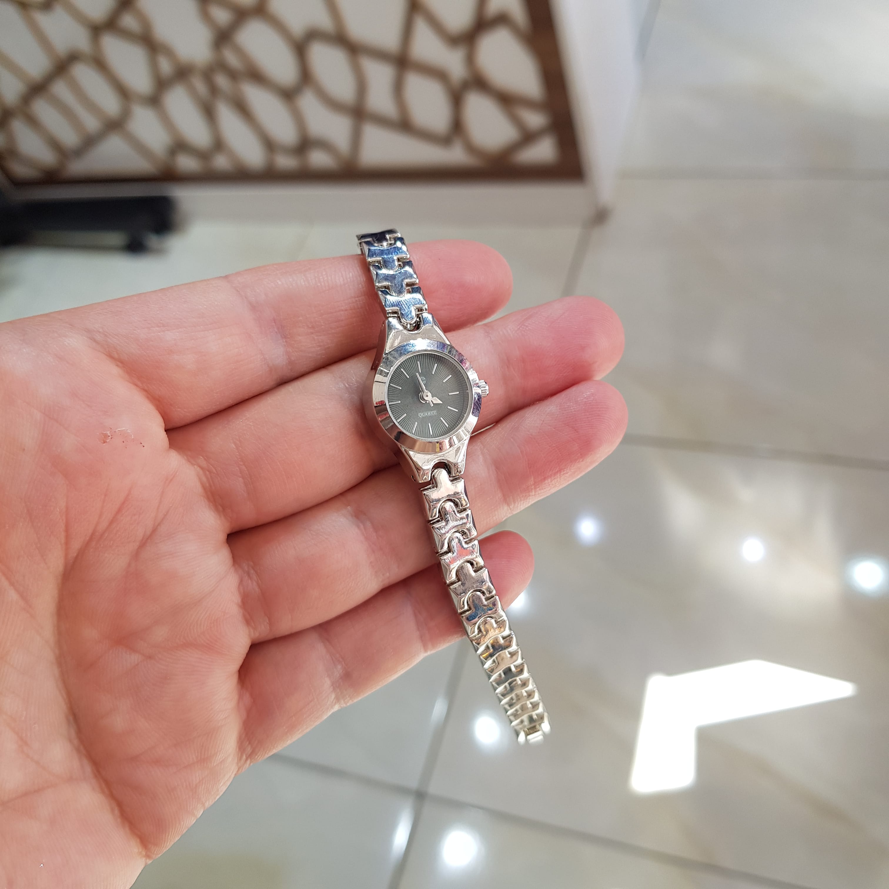 Puzzle Özel Tasarım Desenli Kordon Gümüş Renk Kadın Kol Saati (Yeşil Kadran)

