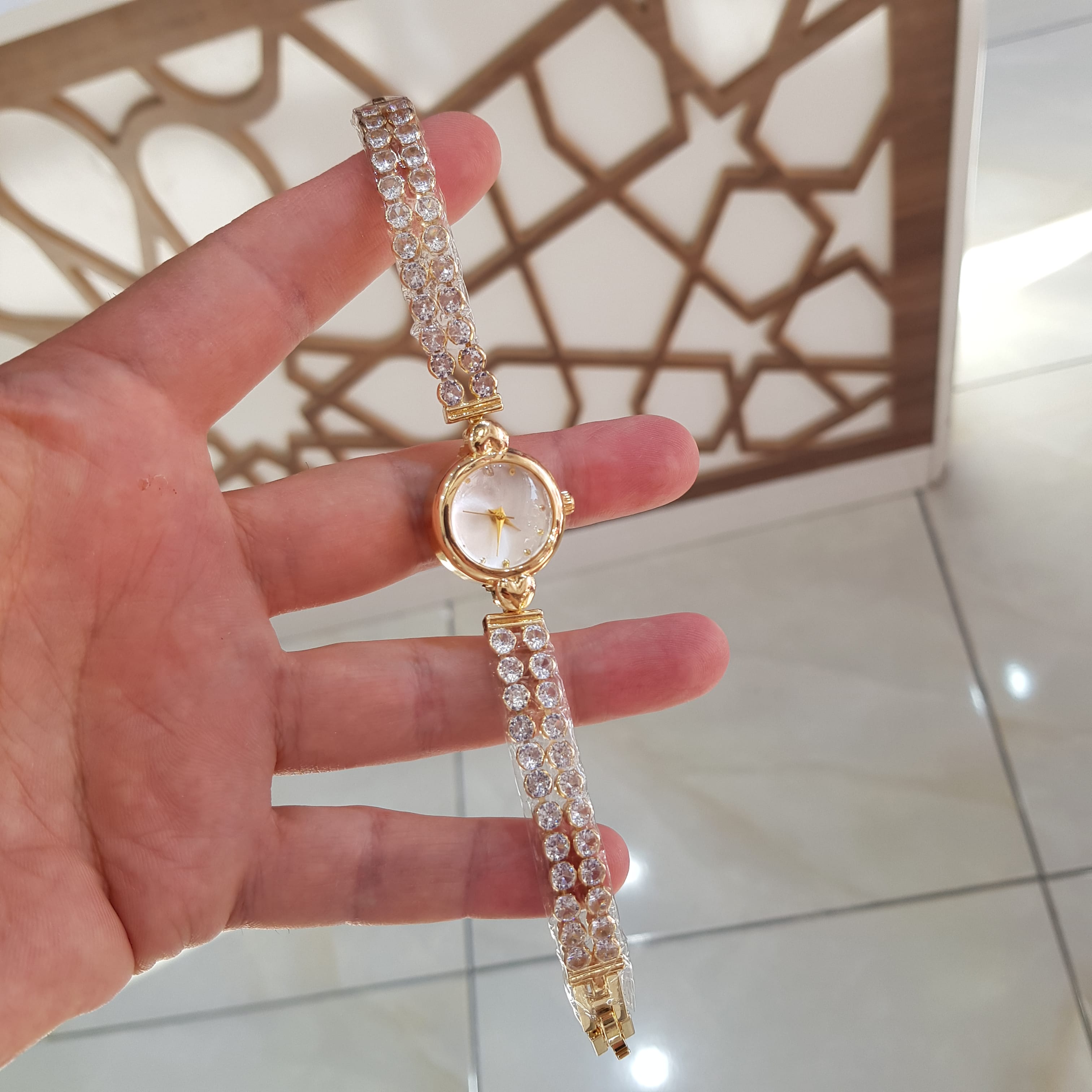Özel Tasarım Zirkon Taşli Kordon Gold Renk Kadın Kol Saati (Beyaz Kadran)

