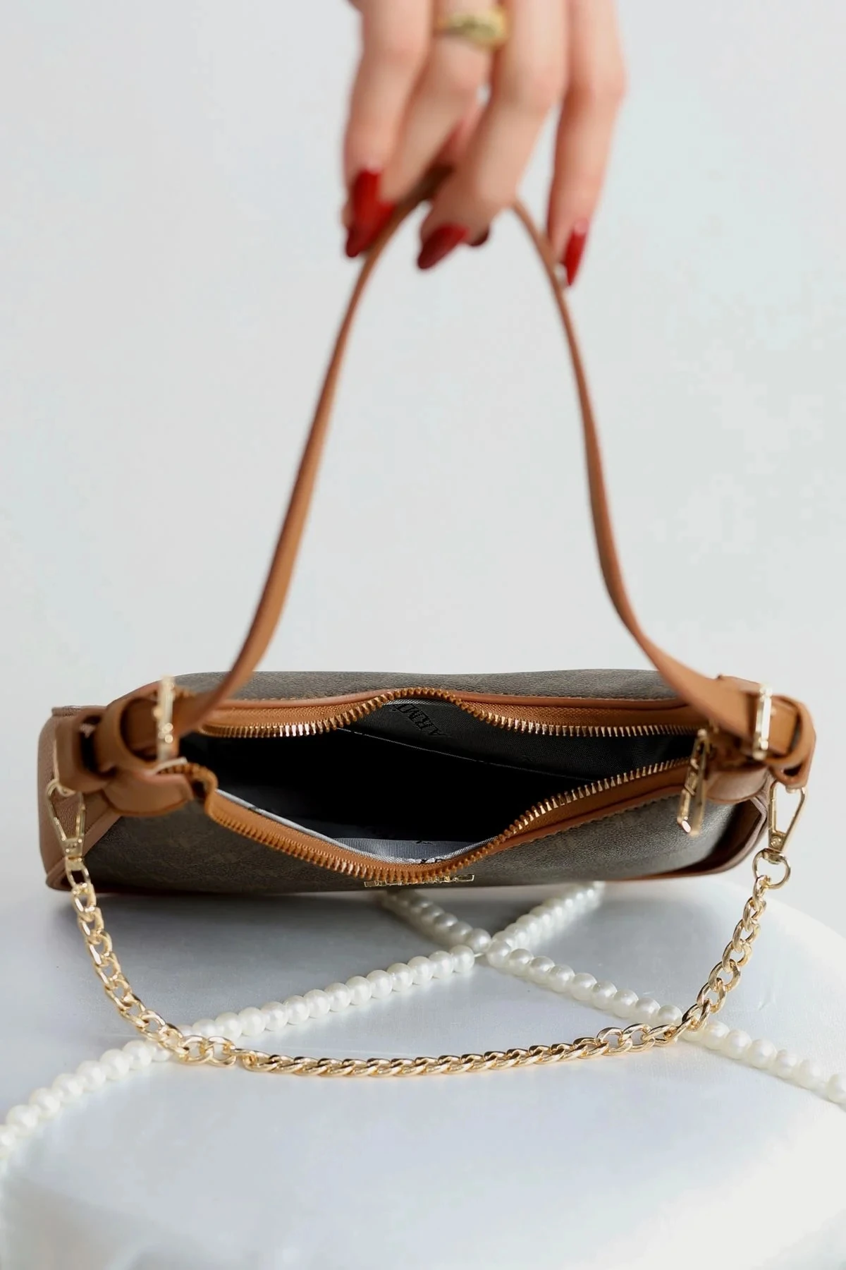 Armine 386 El, Kol ve Omuz Çantası