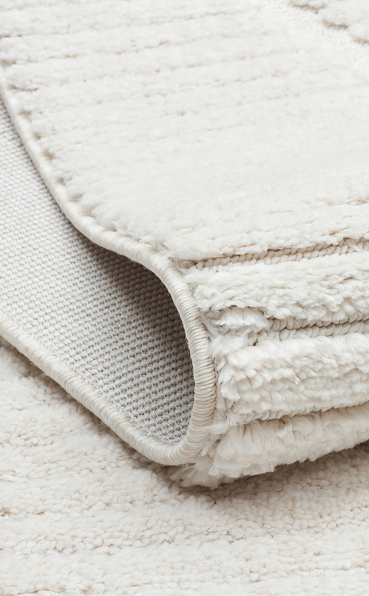 Modern Desenlere Sahip Yumuşak Tuşeli 4m2 Halı