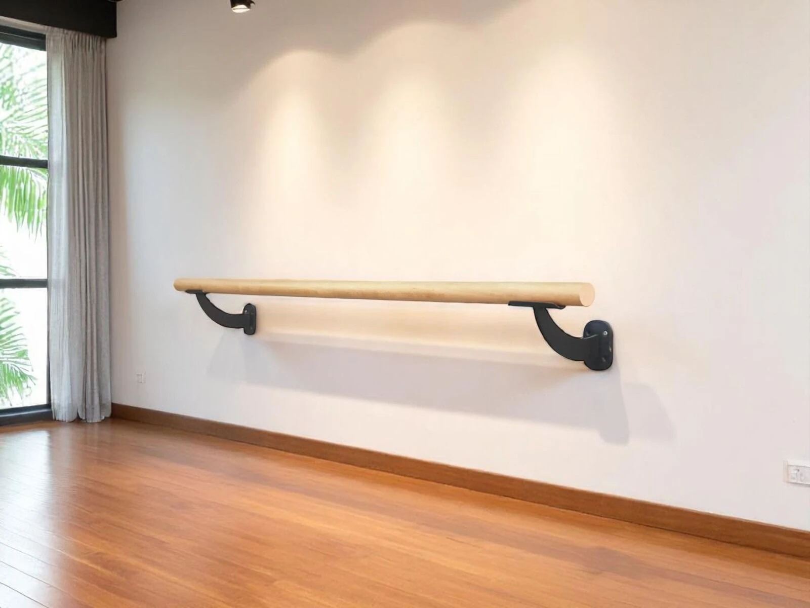 Duvara Monte Tekli Bale Barı