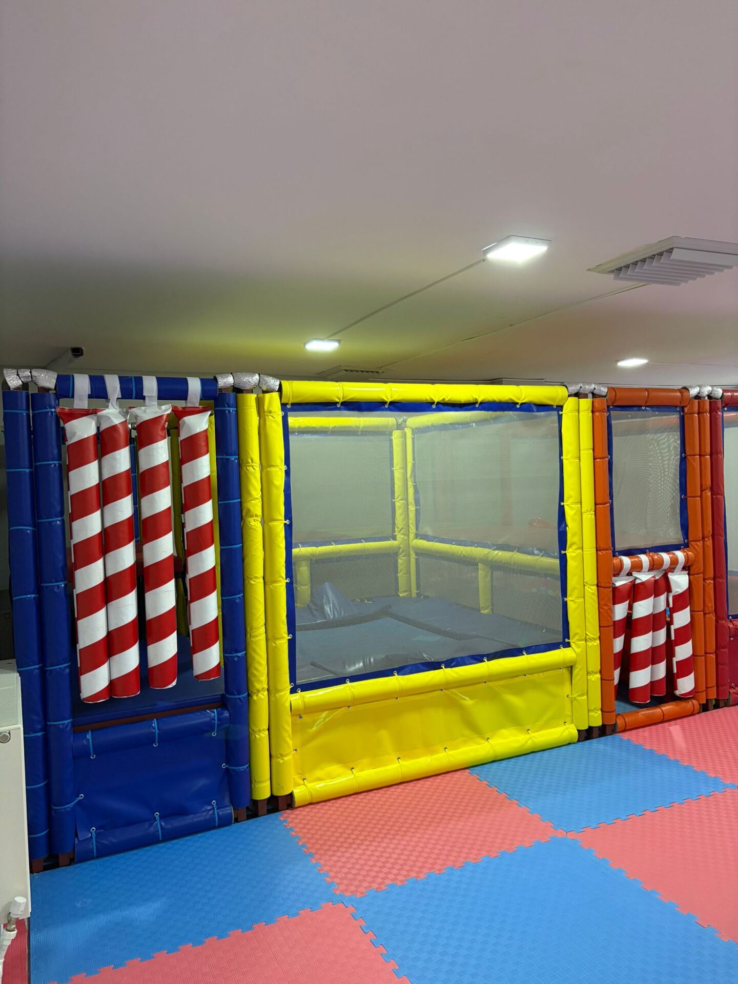 Trambolinli Top Havuzu Oyun Alanı 600x300cm