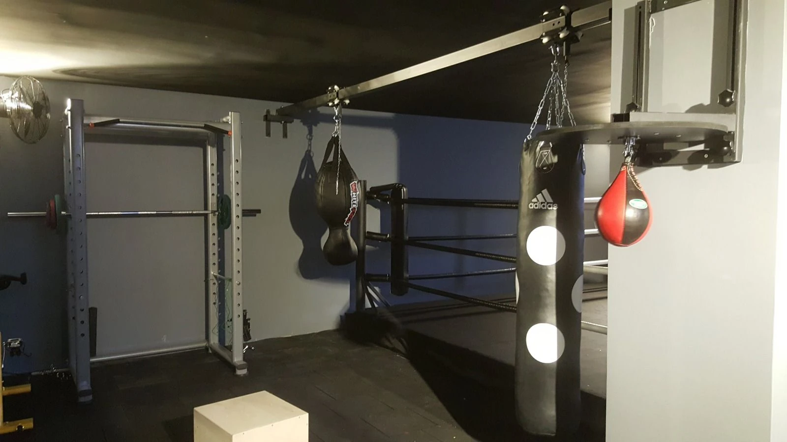 Yana Katlanır Kum Torbası Askı Aparatı