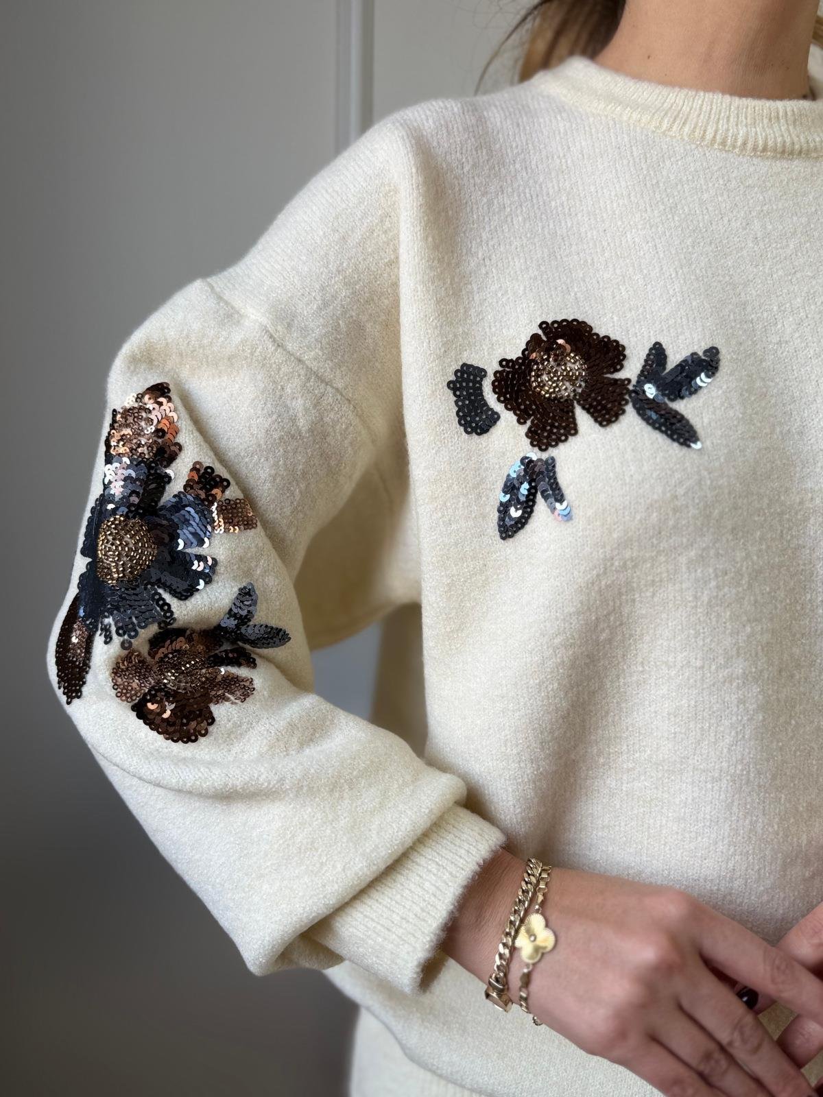 Pul Çiçek Desenli Kazak