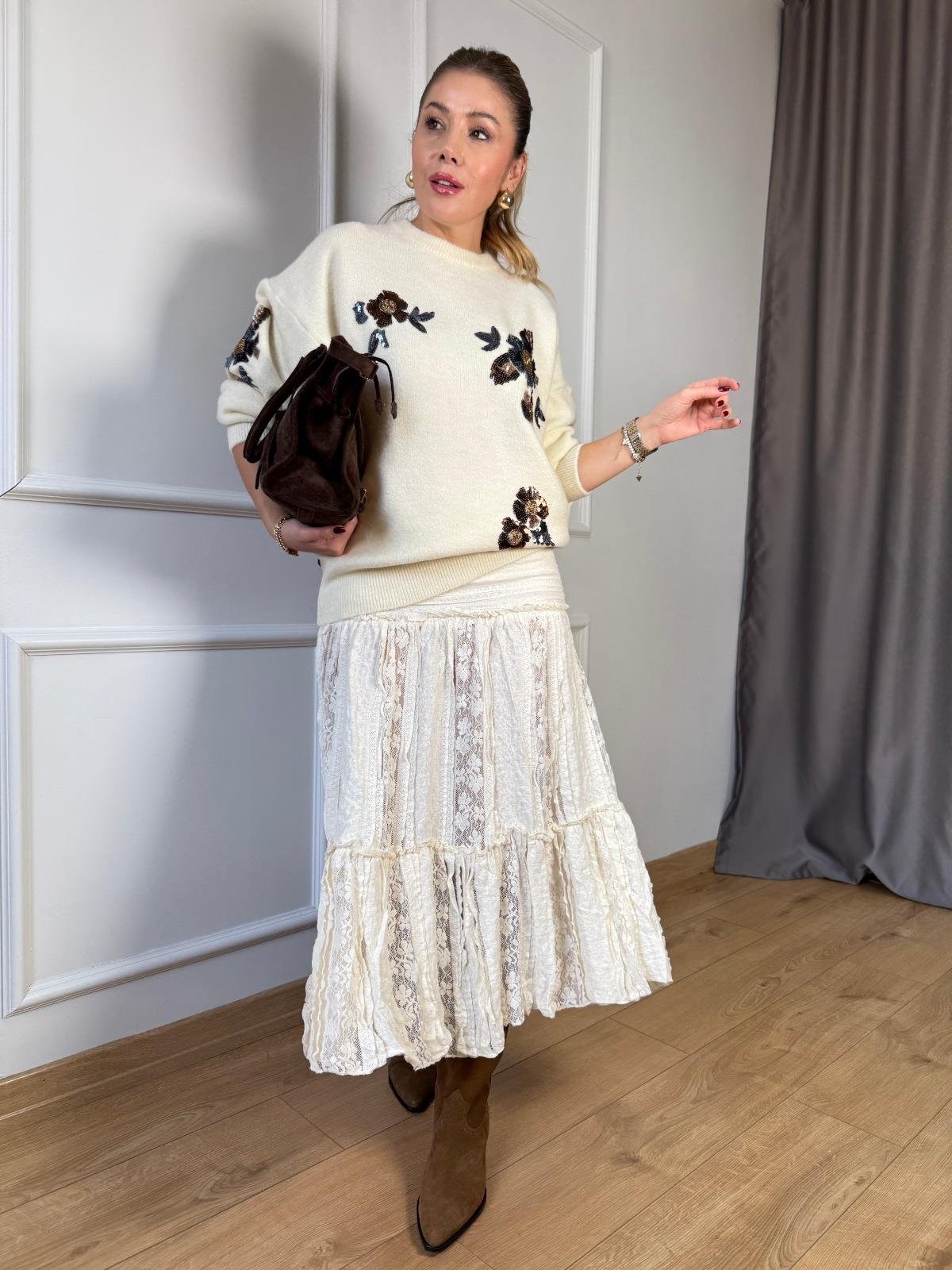 Pul Çiçek Desenli Kazak