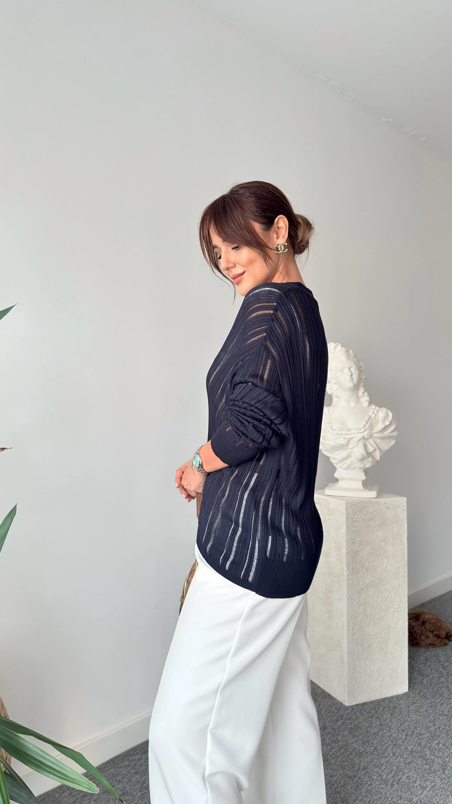 V Yaka Asimetrik Transparan Triko Kazak