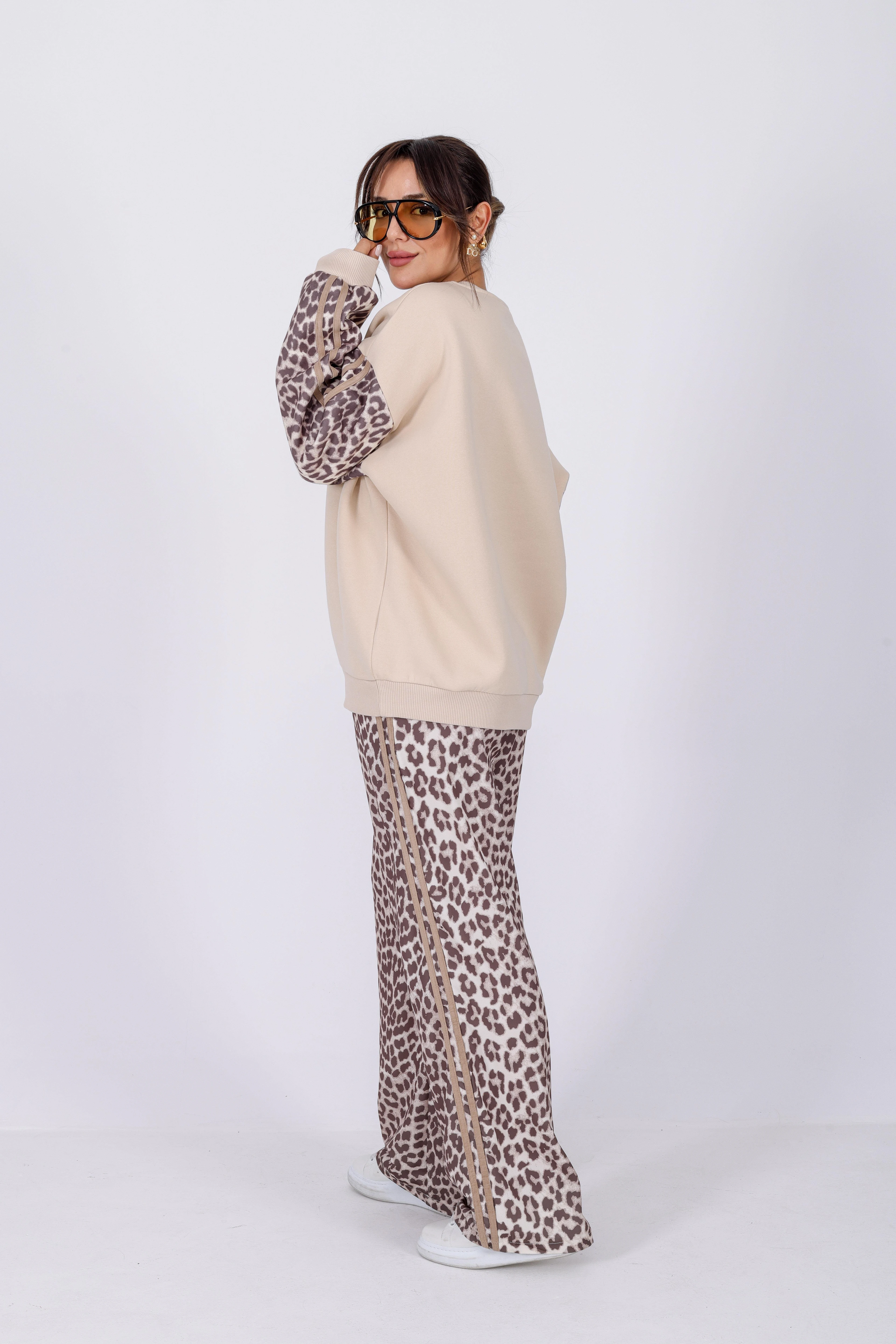 Kollar Leopar Garnili Yazılı Salaş Sweatshirt