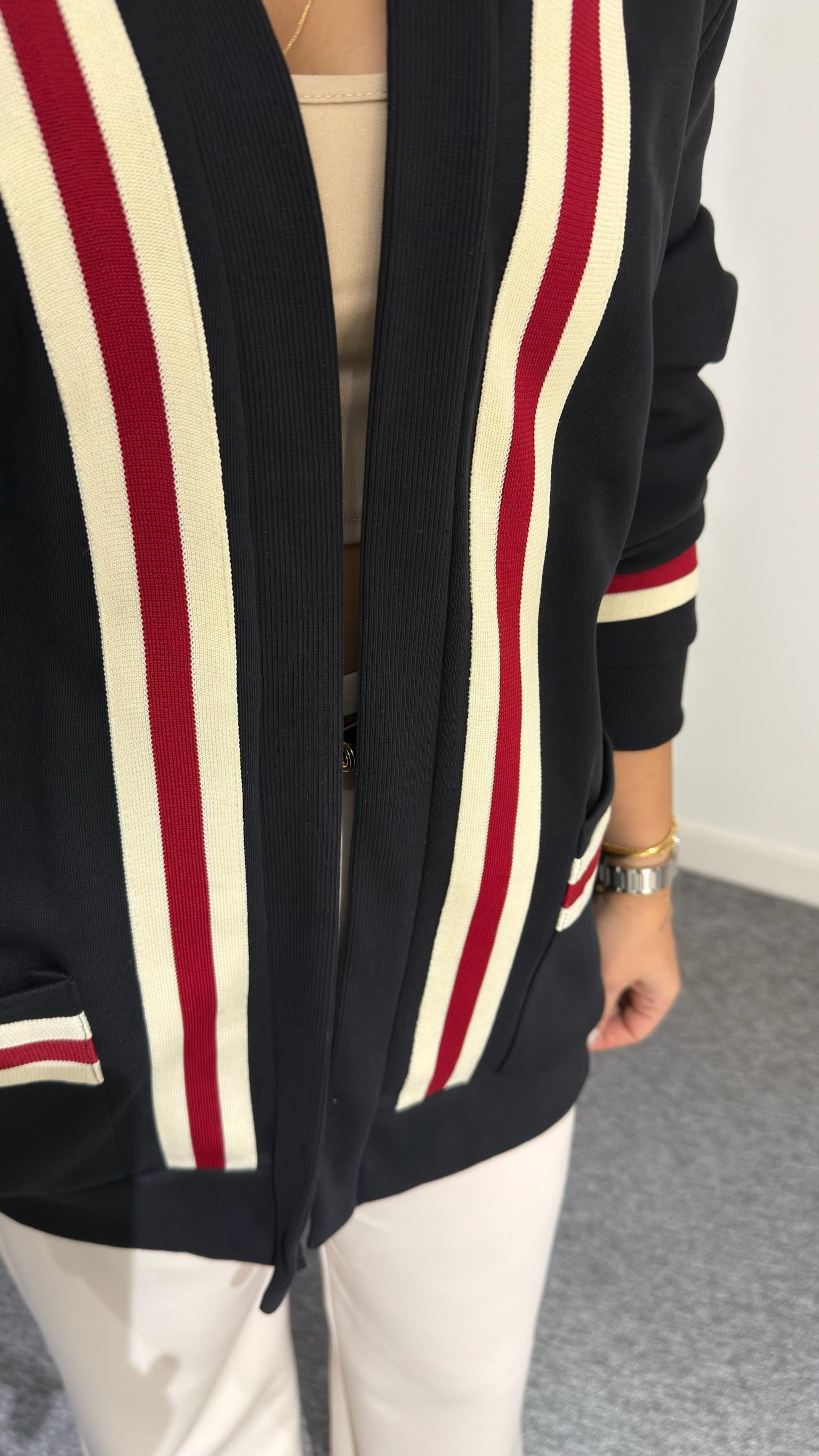 Linzy Kırmızı Şerit Detaylı Hırka