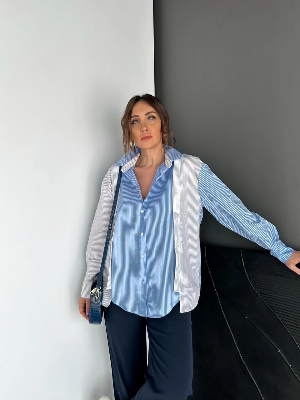 Mavi Çizgili Düğme Tasarımlı Gömlek