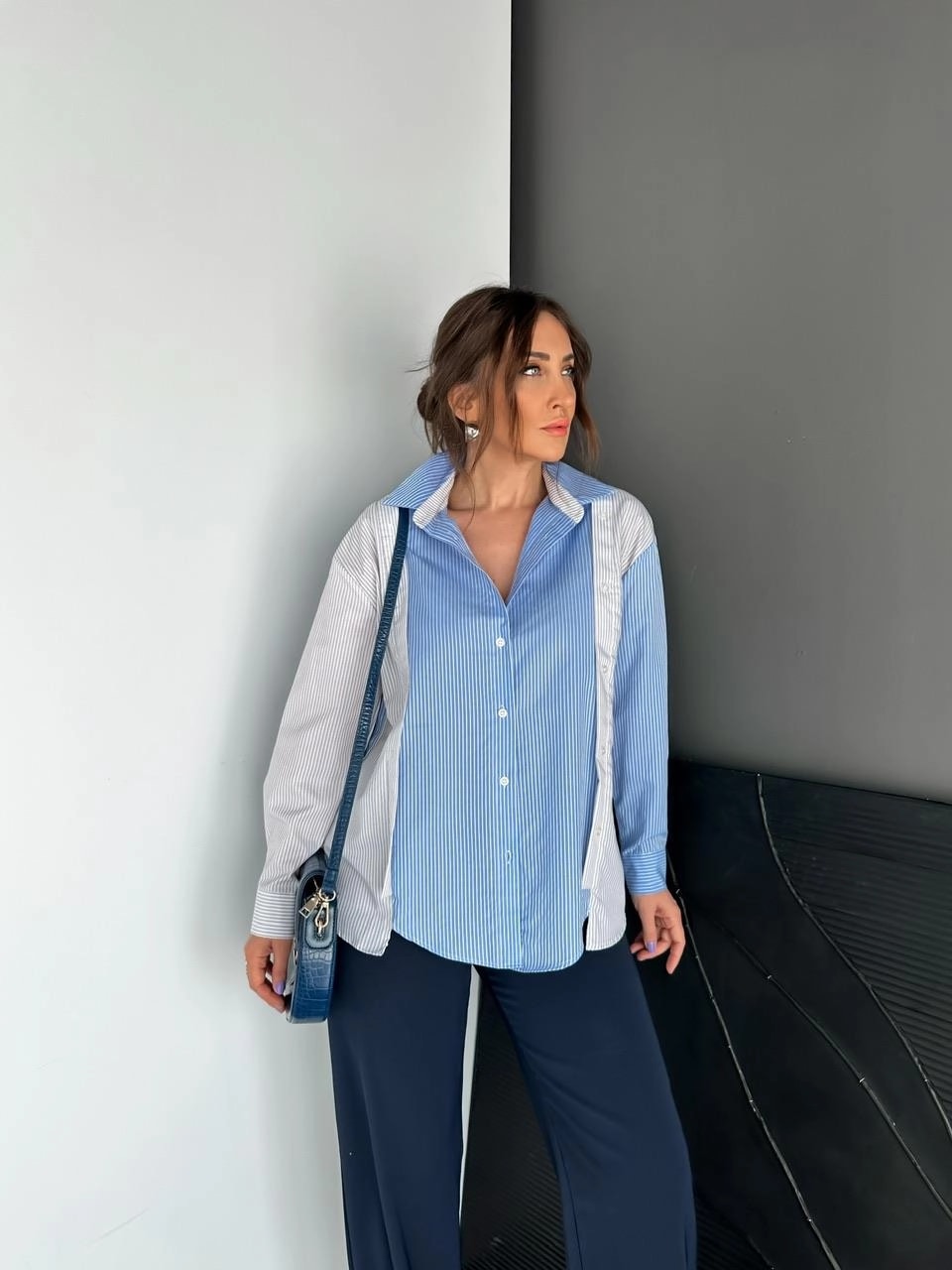 Mavi Çizgili Düğme Tasarımlı Gömlek