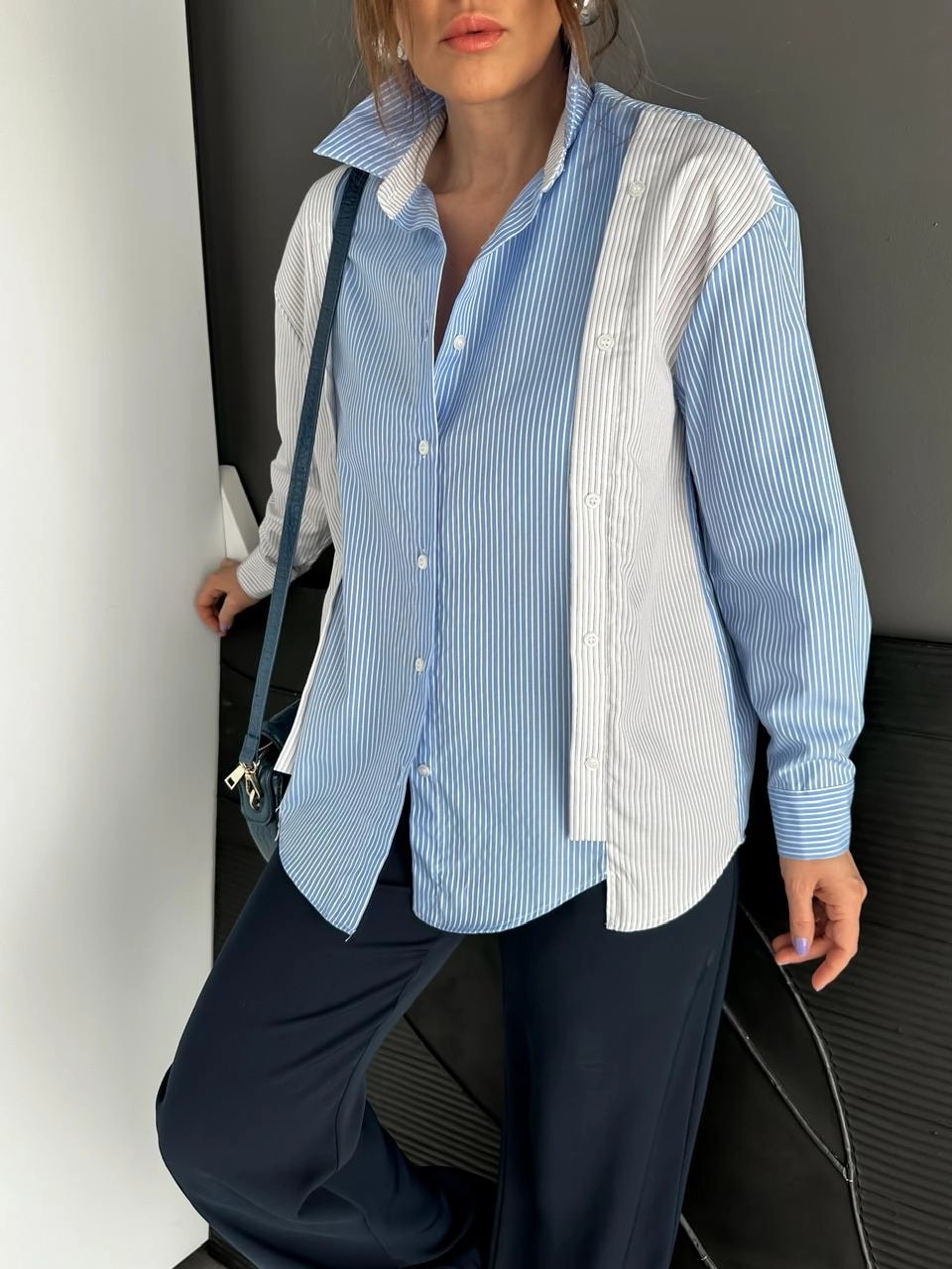 Mavi Çizgili Düğme Tasarımlı Gömlek