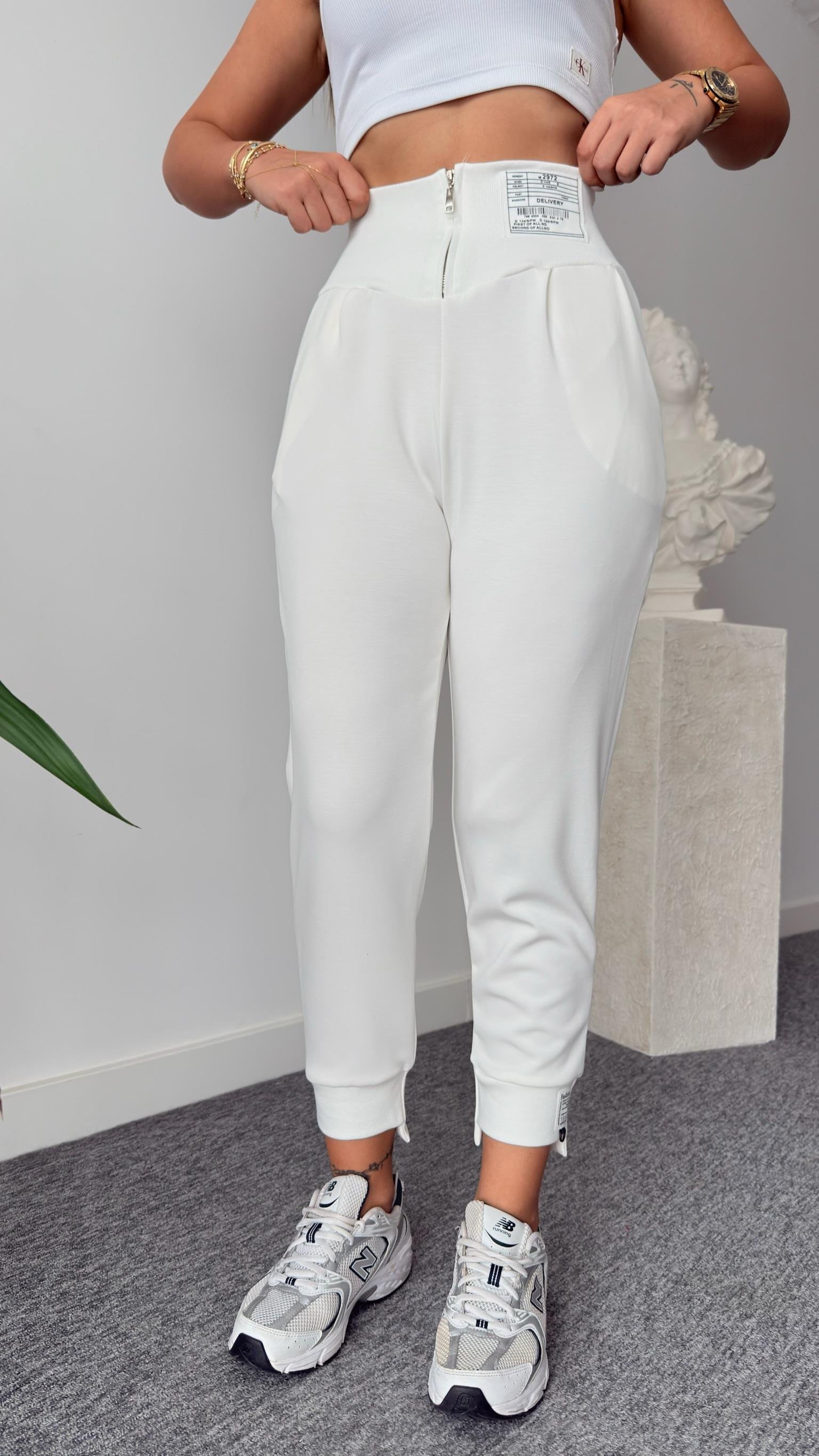 Beli Fermuarlı Tasarım Eşofman - Beyaz