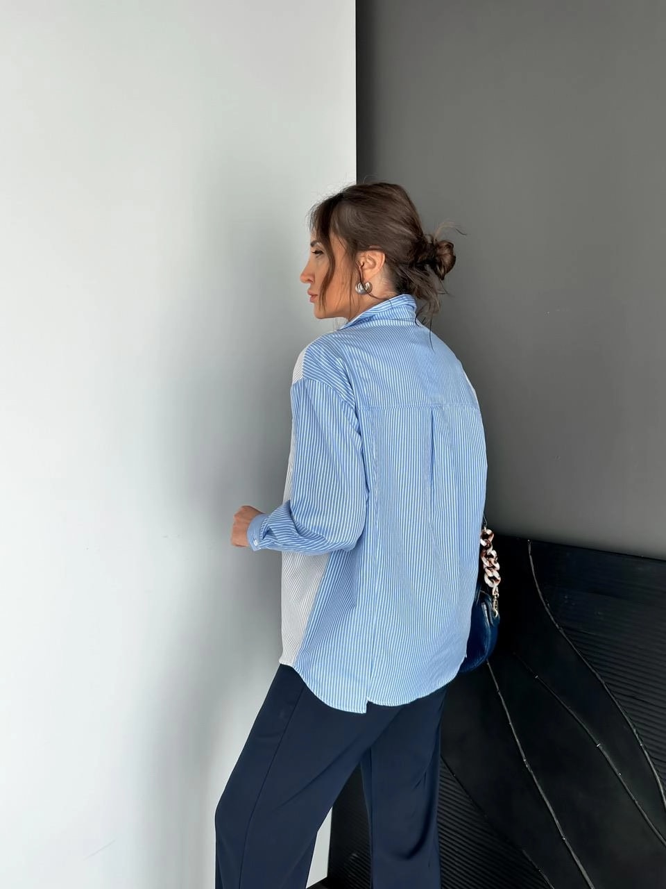Mavi Çizgili Düğme Tasarımlı Gömlek
