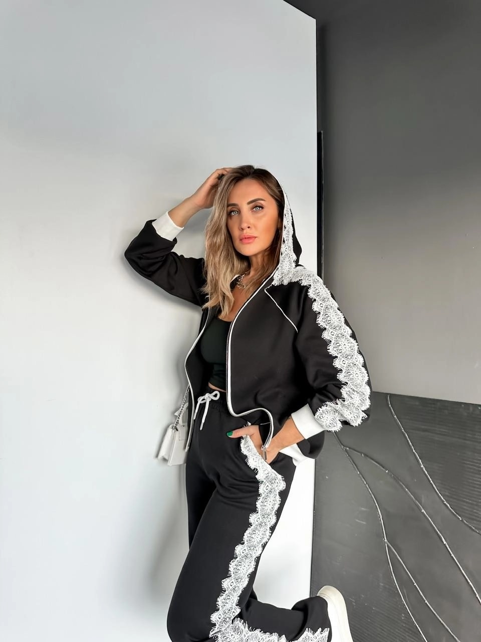 Dantel Parçalı Tasarım Takım