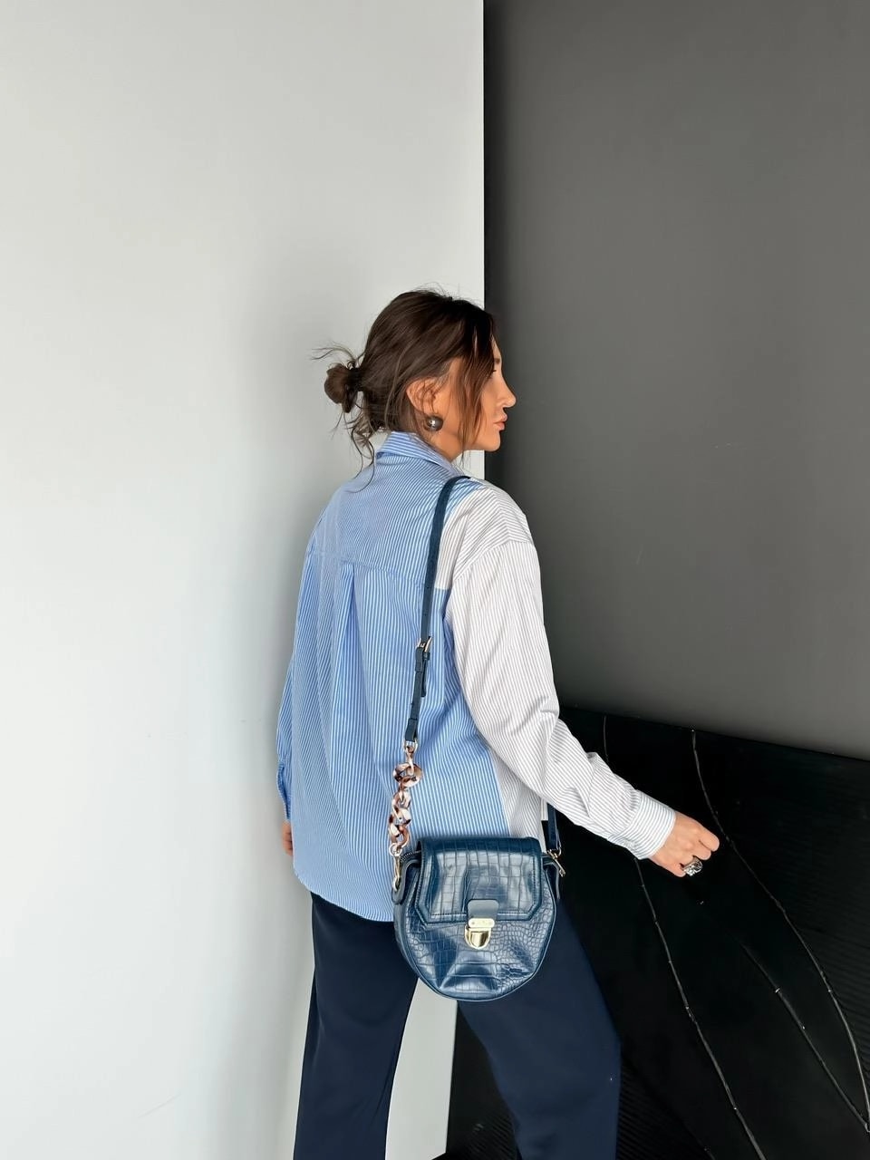 Mavi Çizgili Düğme Tasarımlı Gömlek