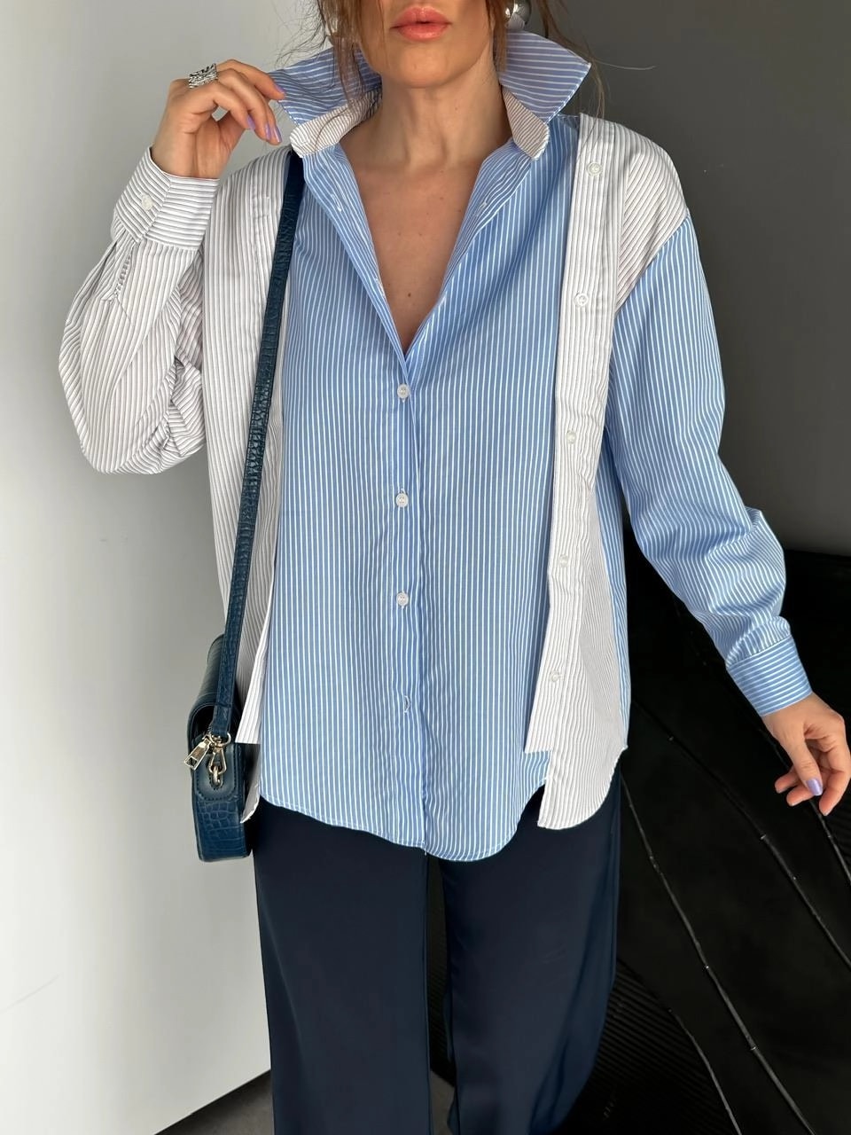 Mavi Çizgili Düğme Tasarımlı Gömlek