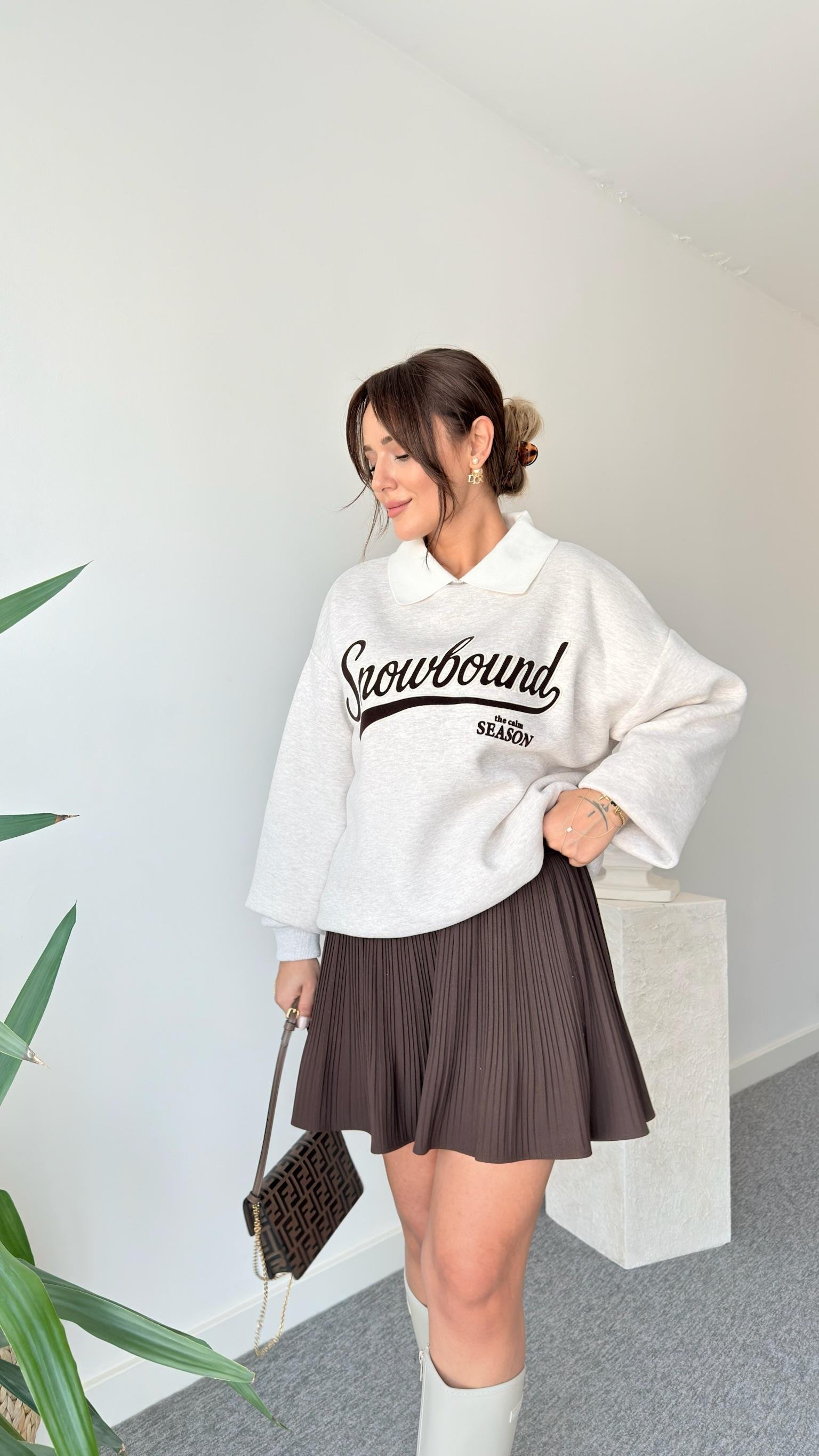 Ruzi Yaka Detaylı Yazılı Bej Sweatshirt