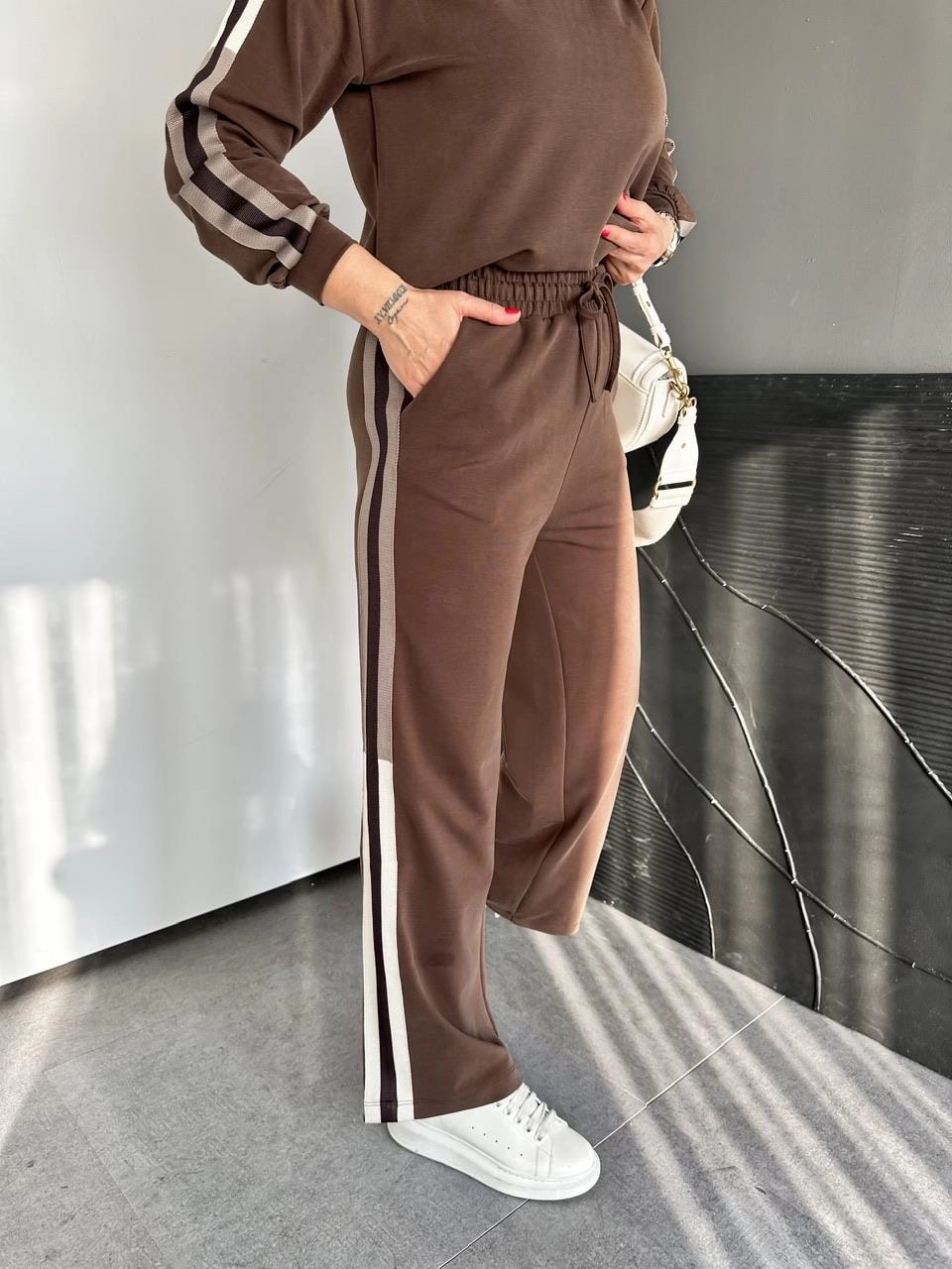 Krem Şeritli Modal Spor Takım